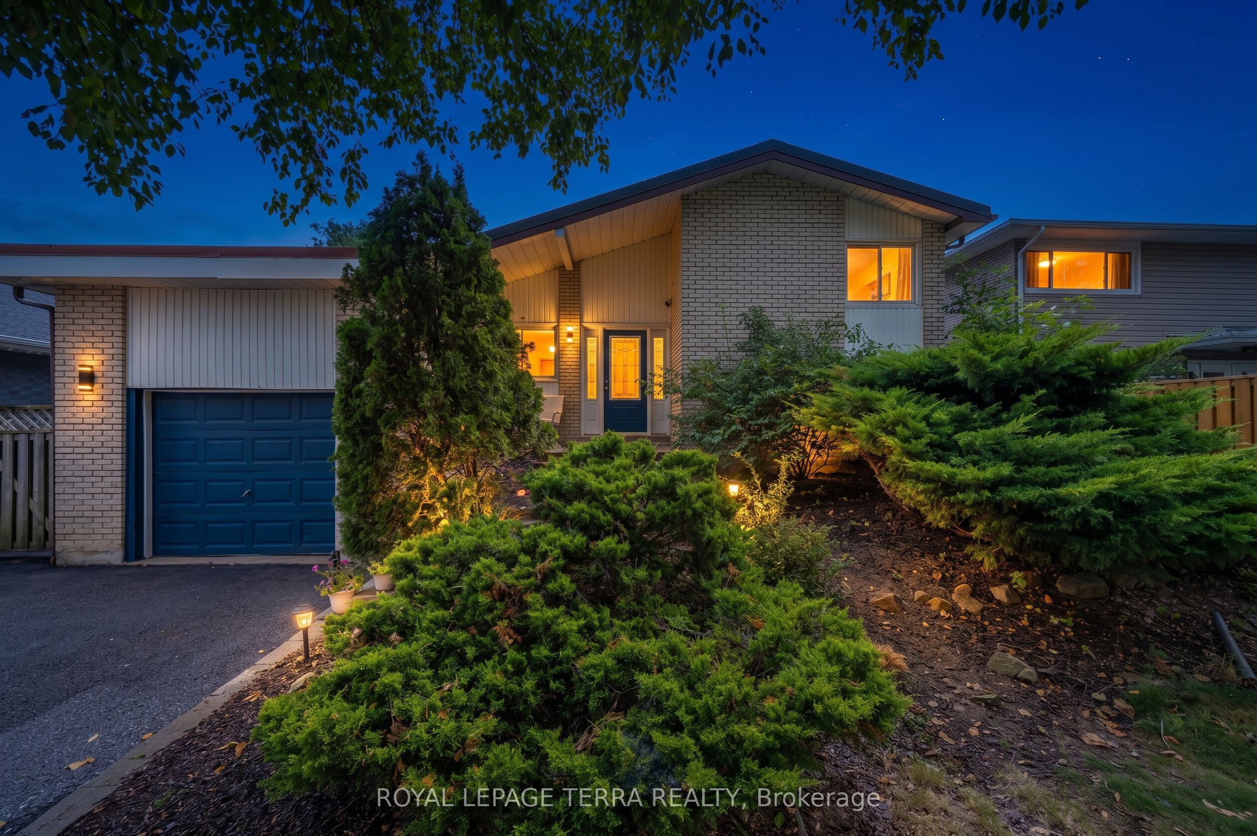 1571 Lewisham Drive Property Photo 2