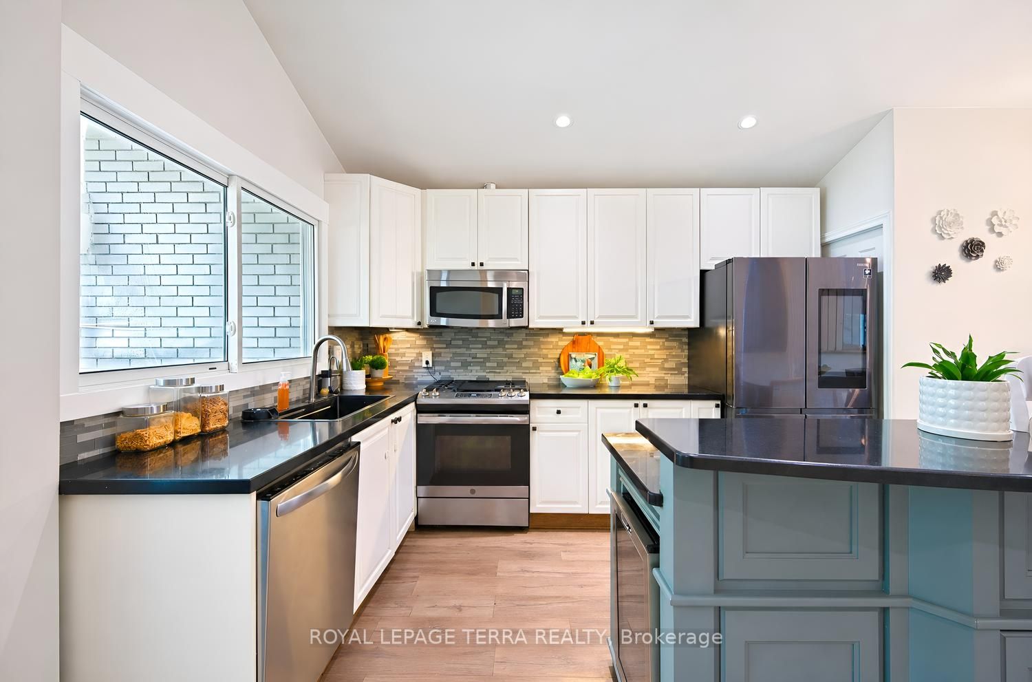 1571 Lewisham Drive Property Photo 15