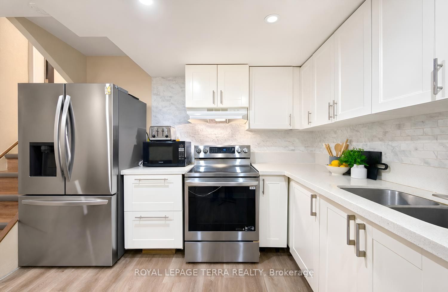 1571 Lewisham Drive Property Photo 41