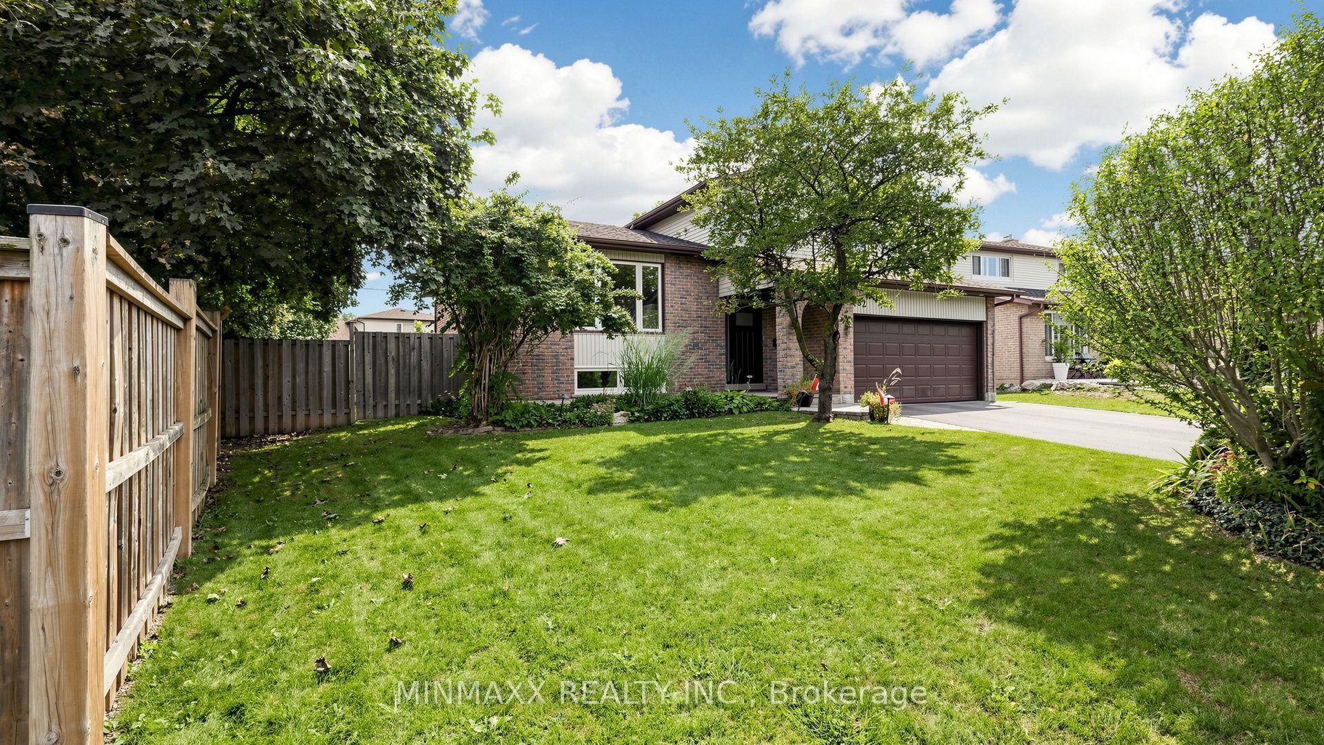 482 Gowland Crescent Property Photo 2