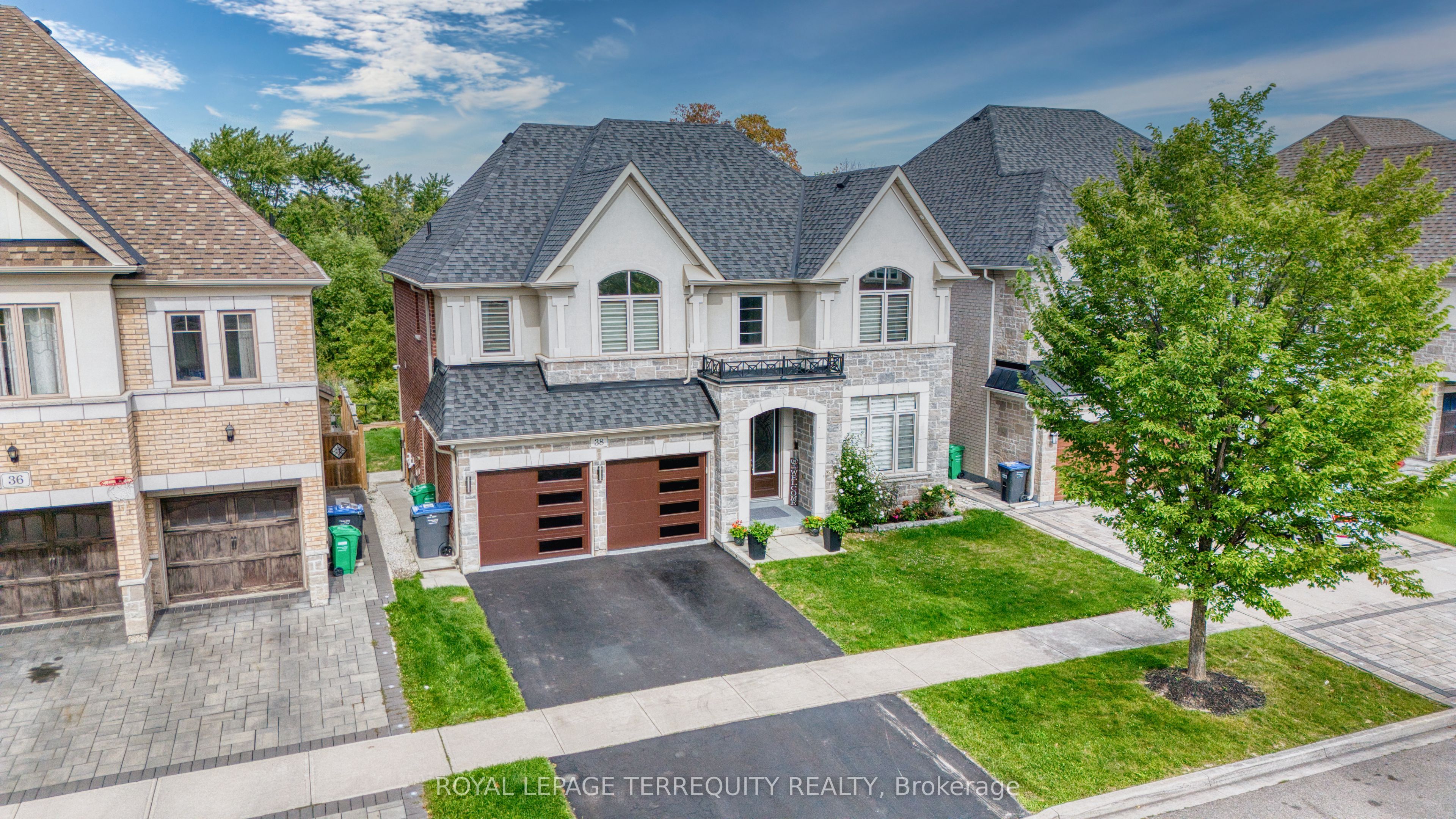 38 Rhapsody Crescent Property Photo 1