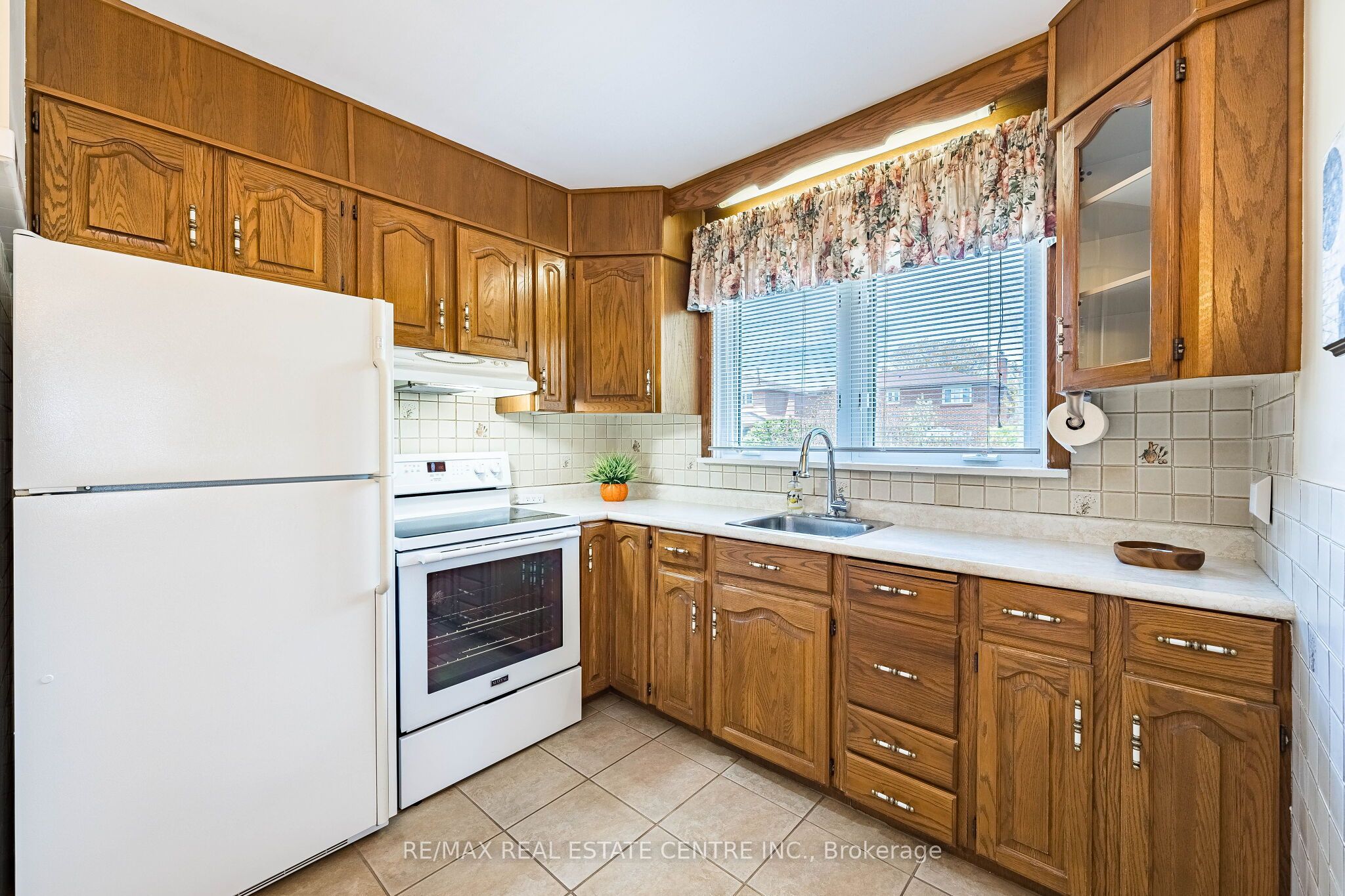 2591 Whaley Drive Property Photo 15