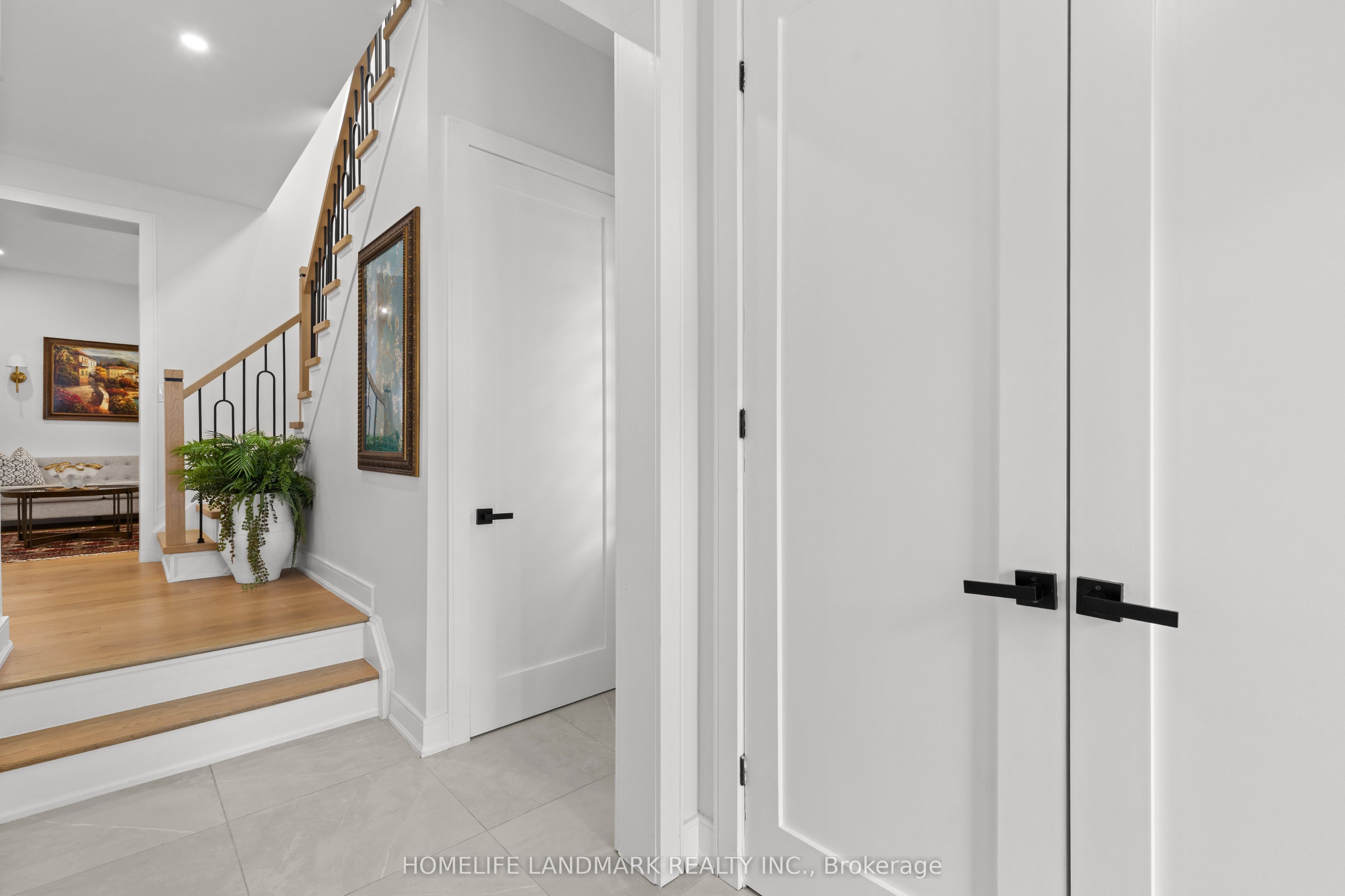 948 Kelman Court Property Photo 4