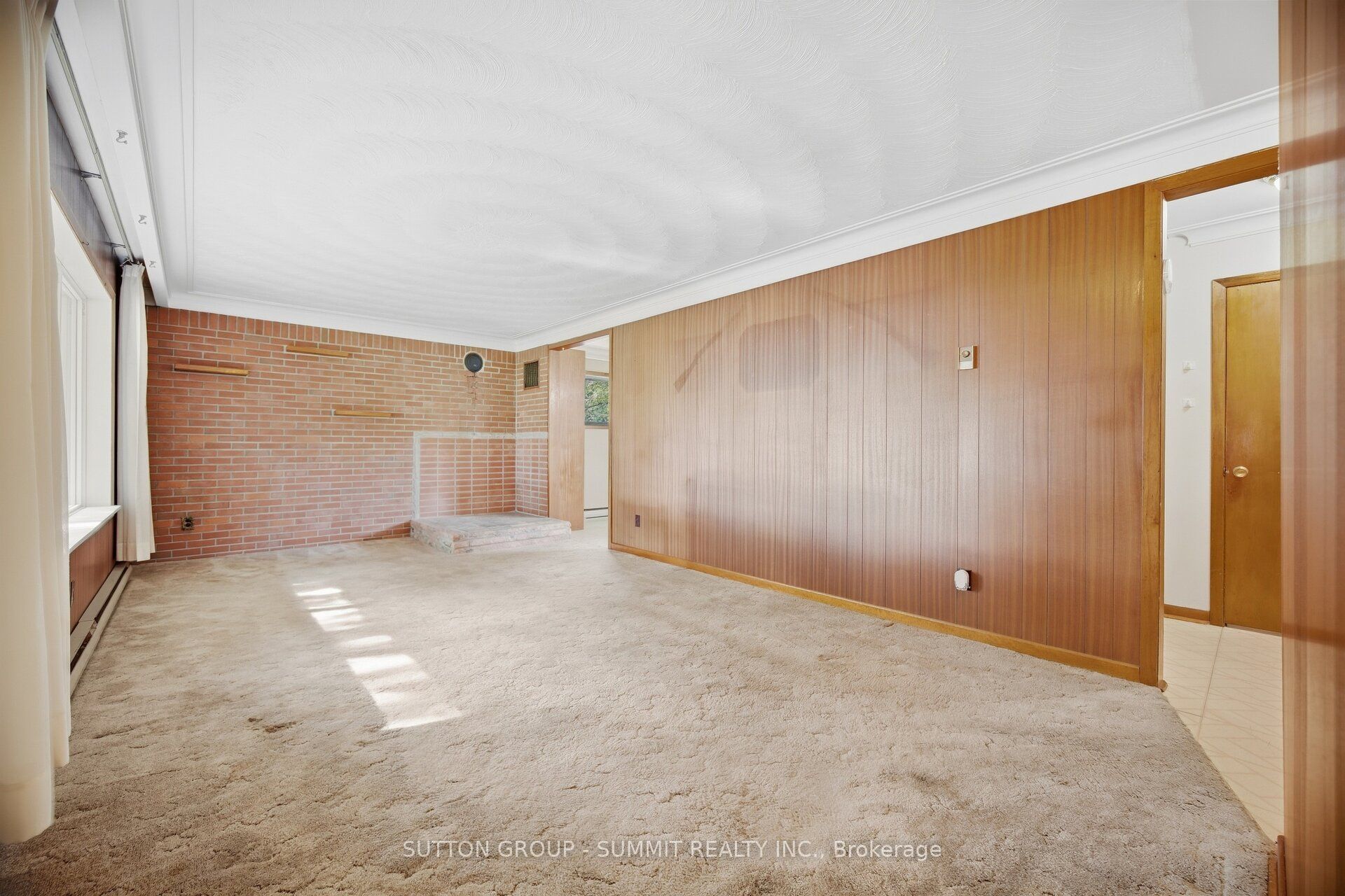 6543 Ninth Line Property Photo 5