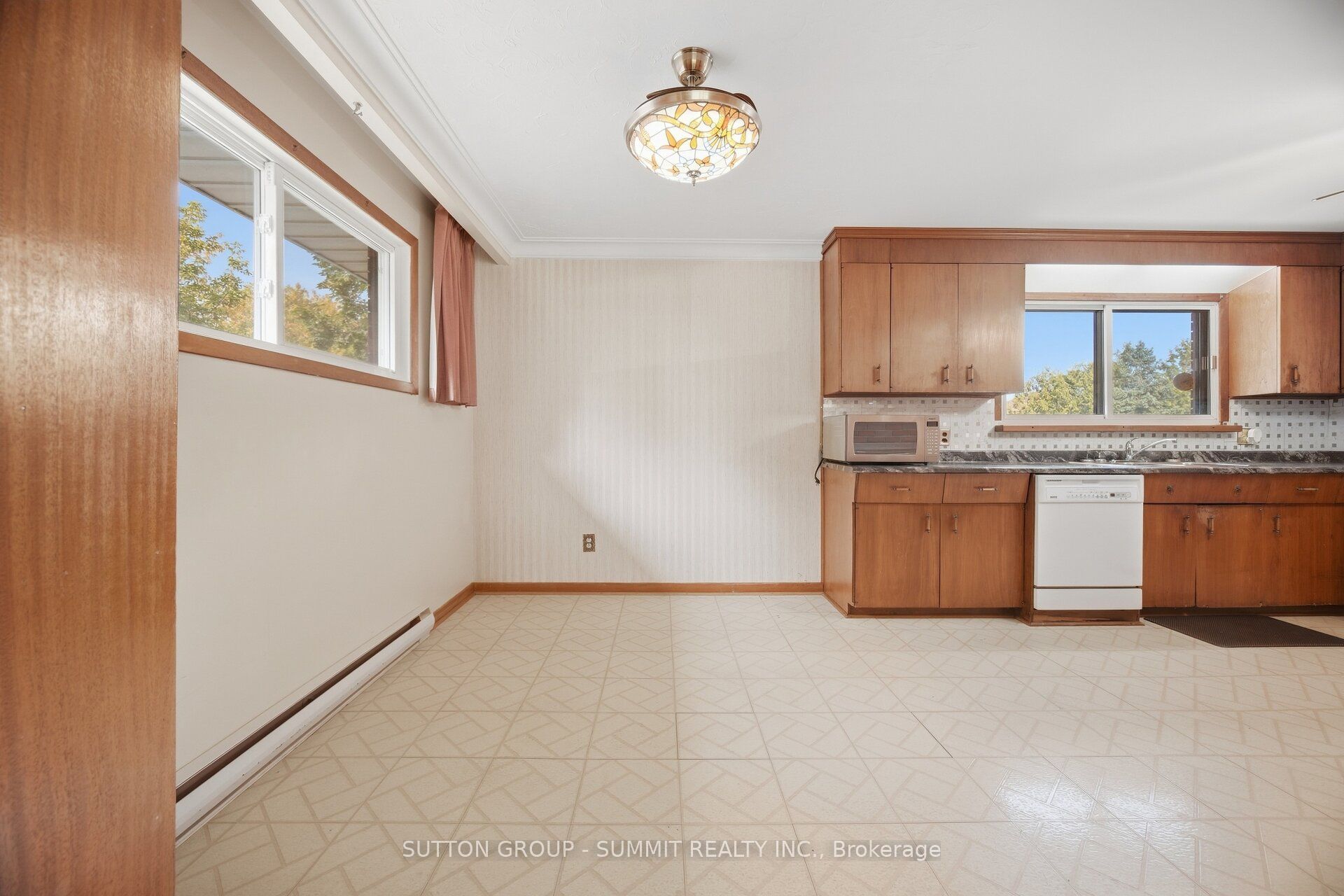 6543 Ninth Line Property Photo 8