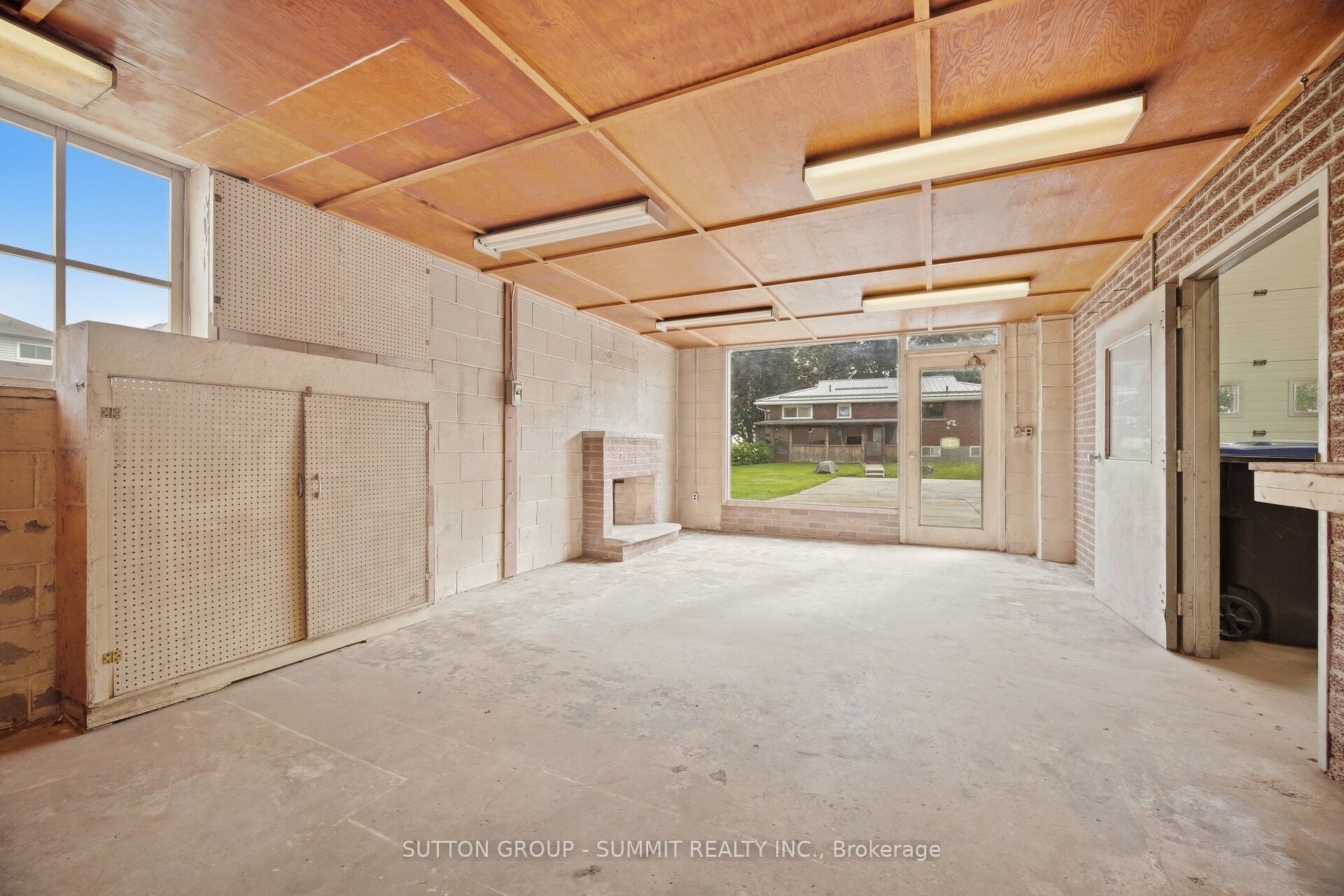 6543 Ninth Line Property Photo 27