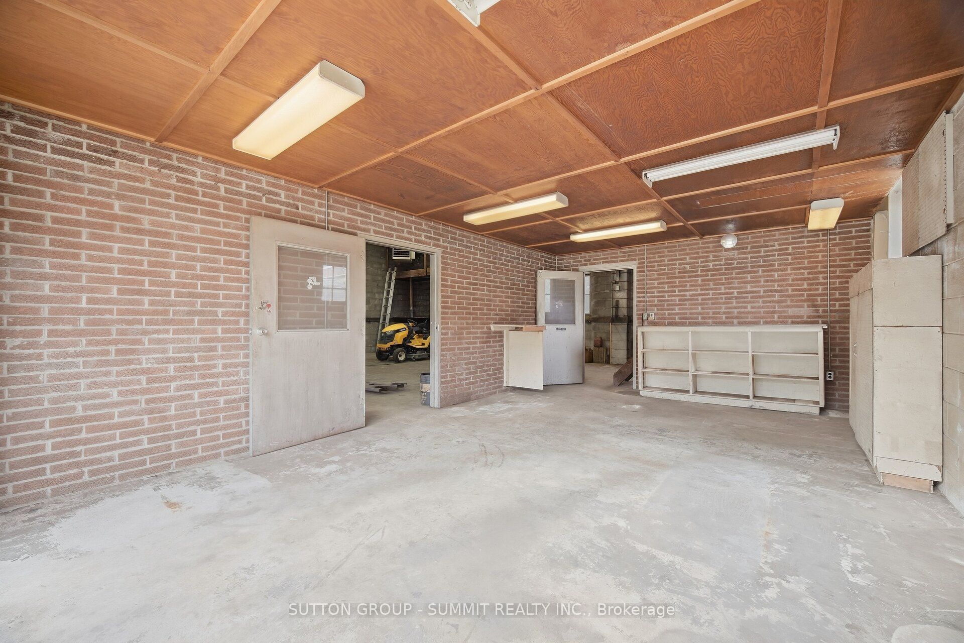 6543 Ninth Line Property Photo 28