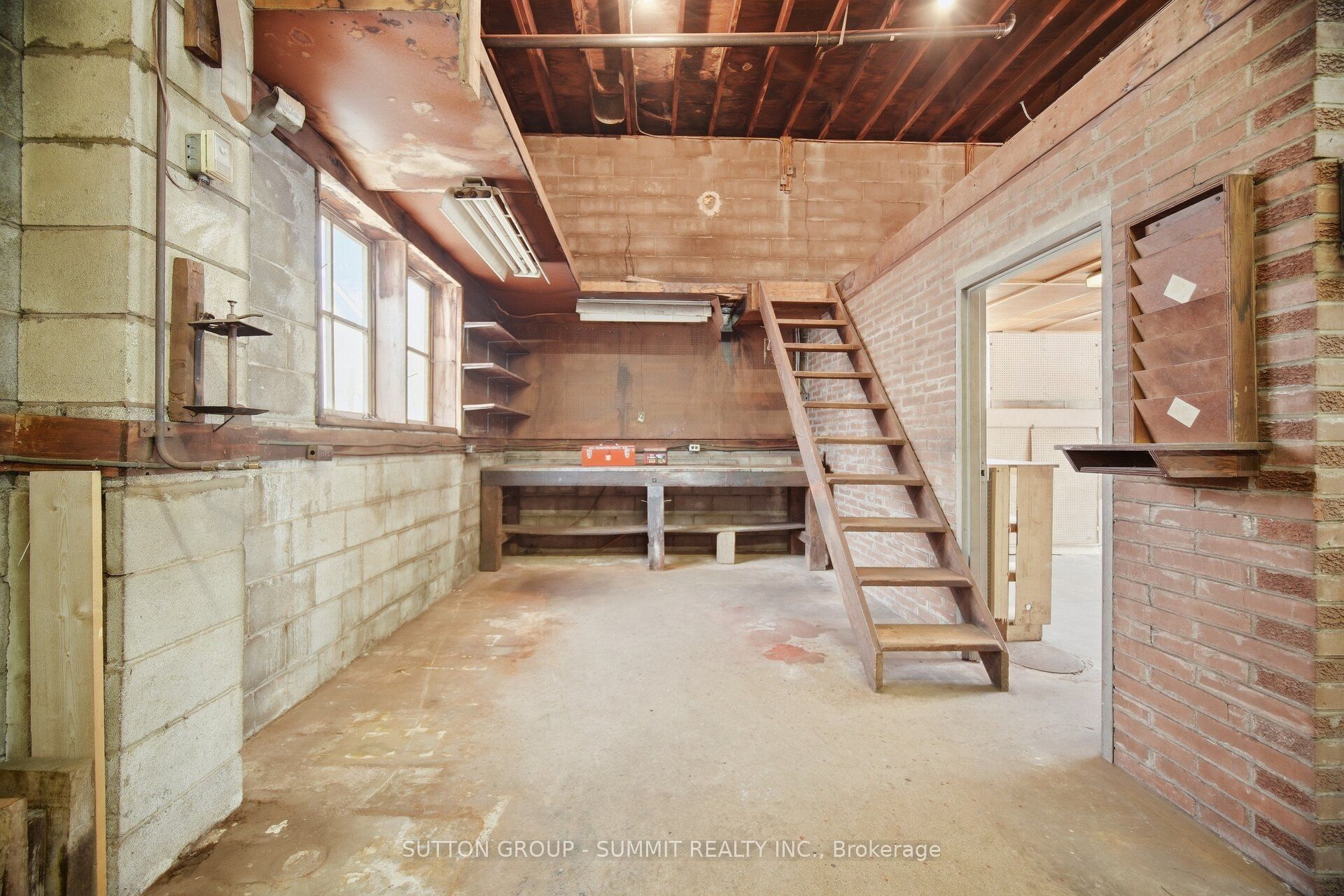 6543 Ninth Line Property Photo 29