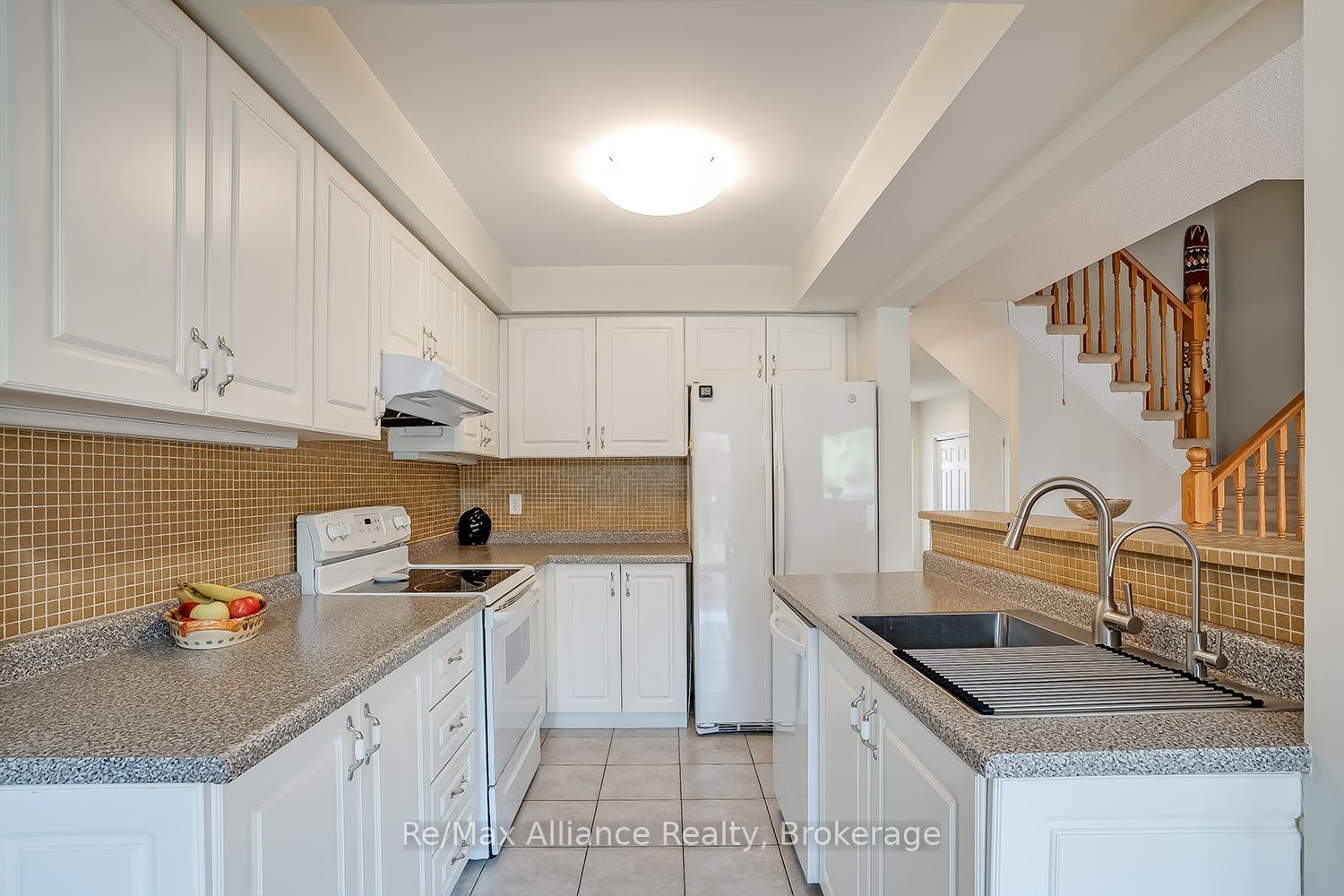 2155 Redstone Crescent Property Photo 15