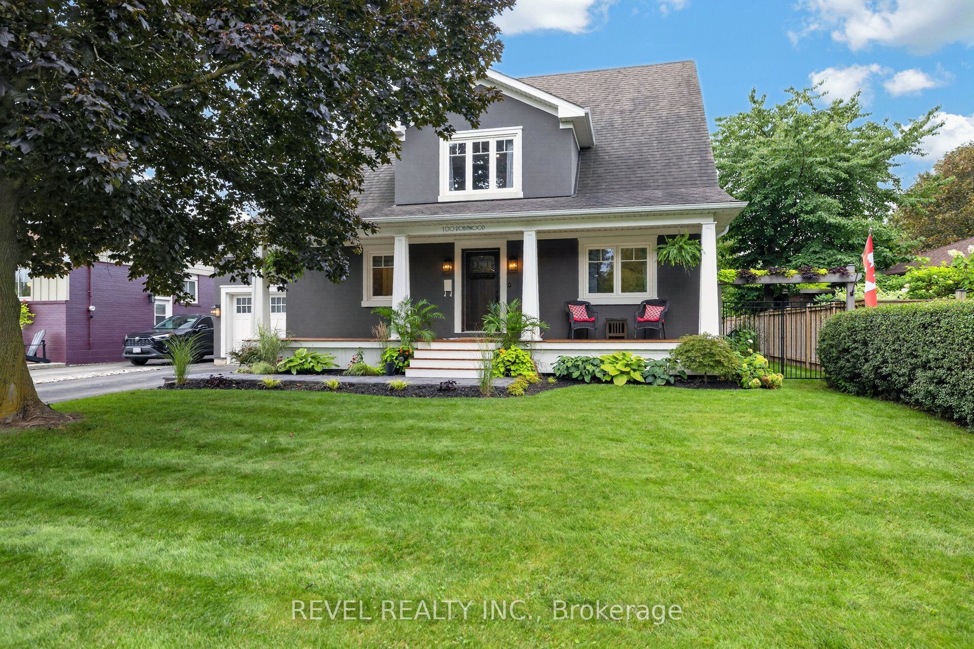 100 Robinwood Crescent Property Photo 2