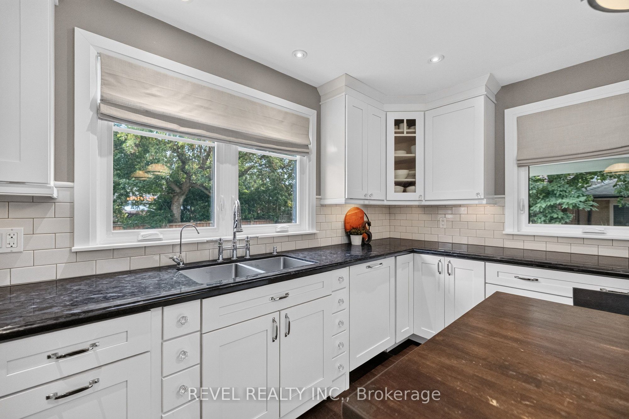 100 Robinwood Crescent Property Photo 17