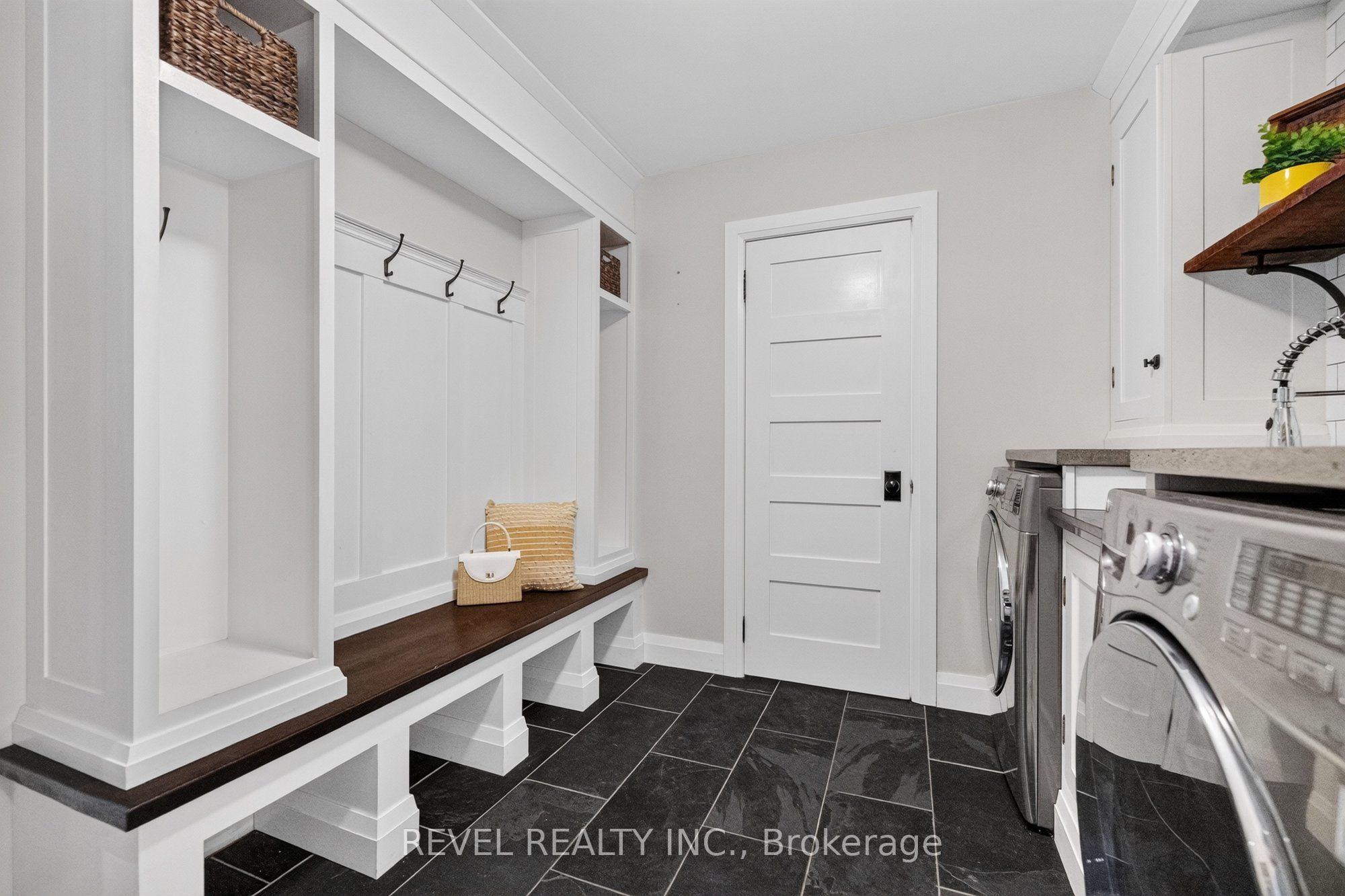 100 Robinwood Crescent Property Photo 22