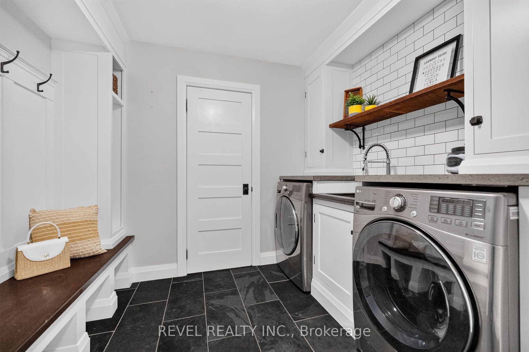100 Robinwood Crescent Property Photo 23
