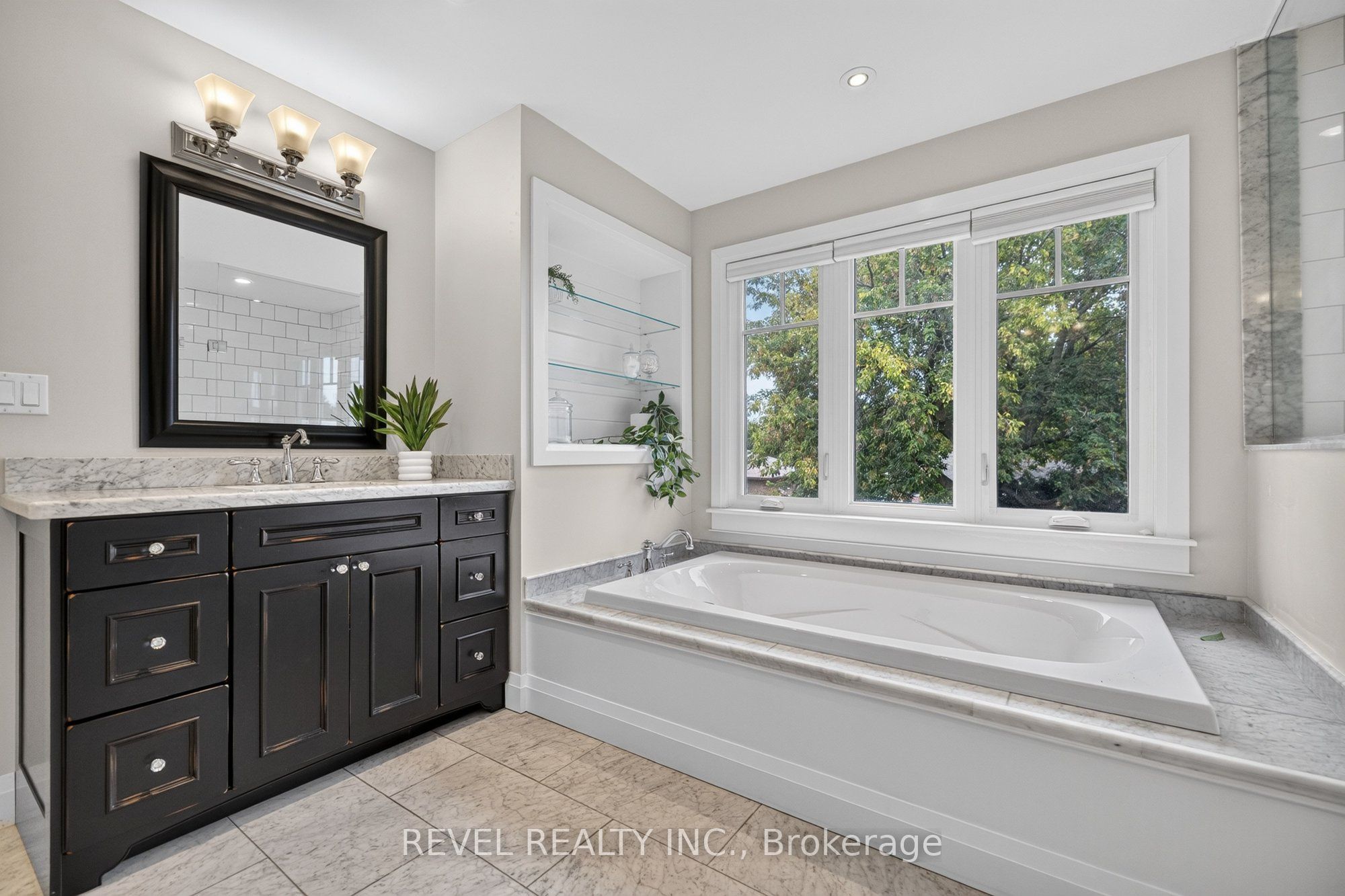 100 Robinwood Crescent Property Photo 28