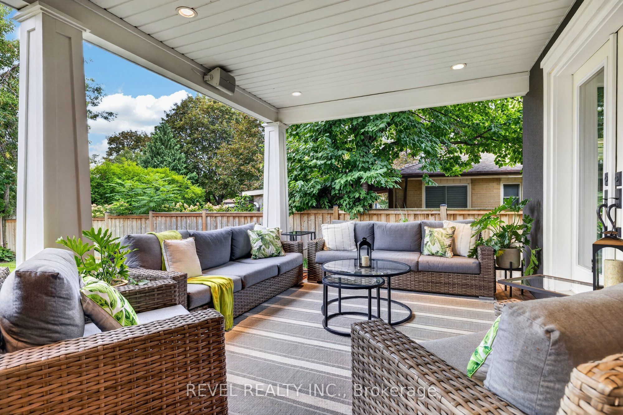 100 Robinwood Crescent Property Photo 45