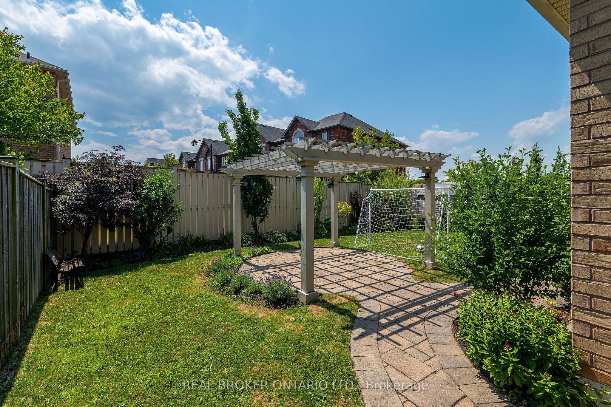 636 Serafini Crescent Property Photo 36