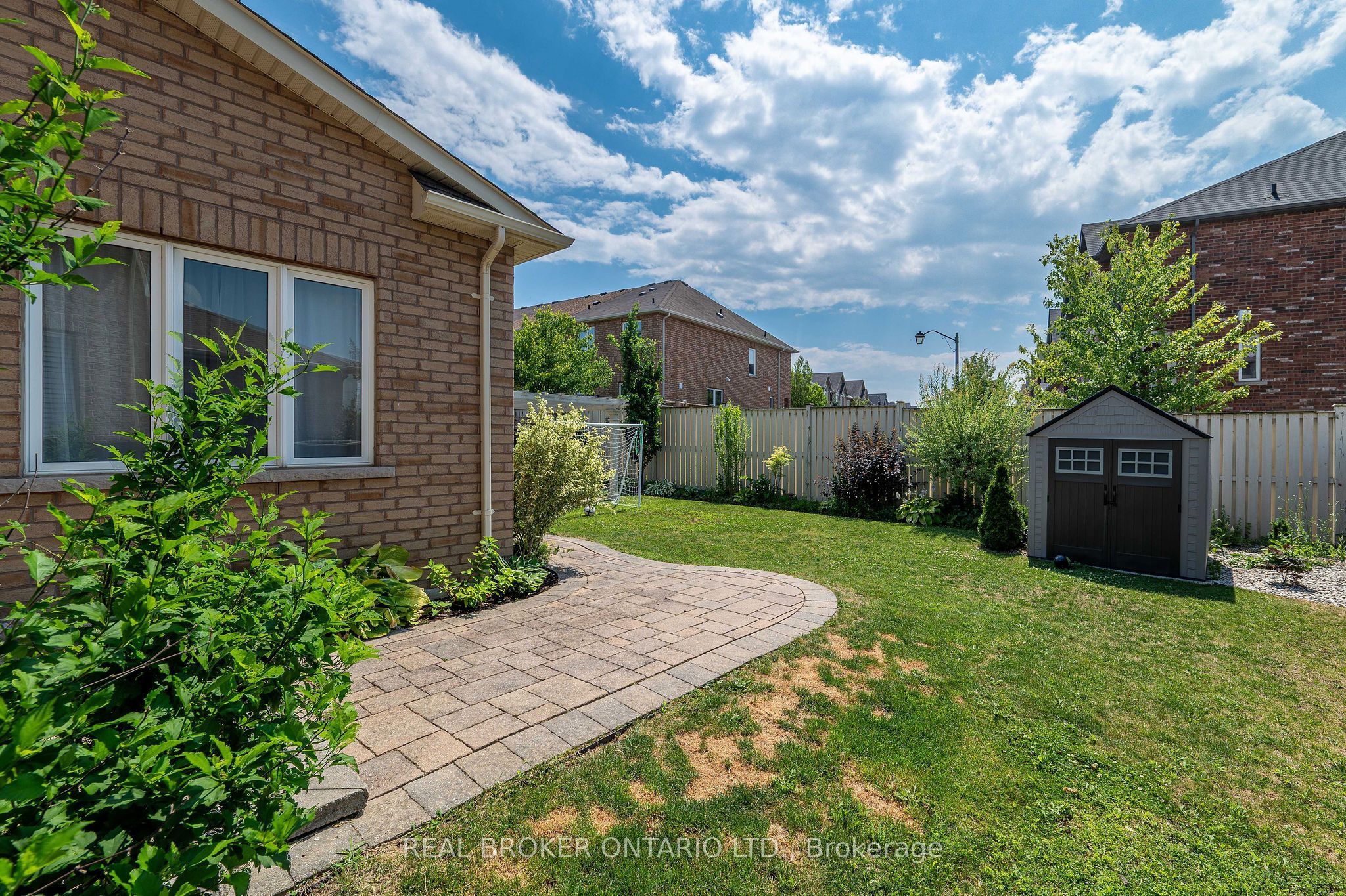 636 Serafini Crescent Property Photo 39