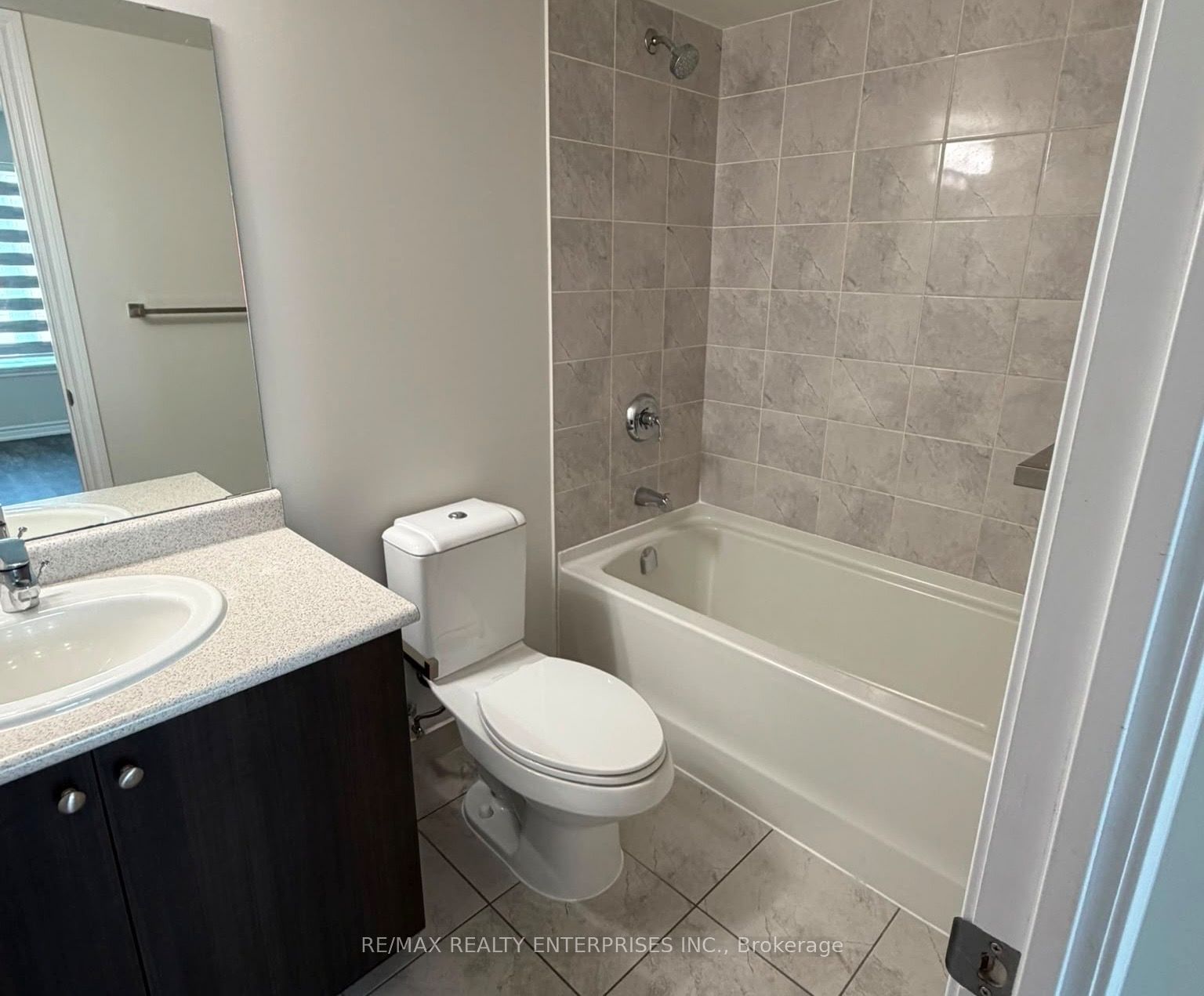 716 Main Street E 502 Property Photo 7