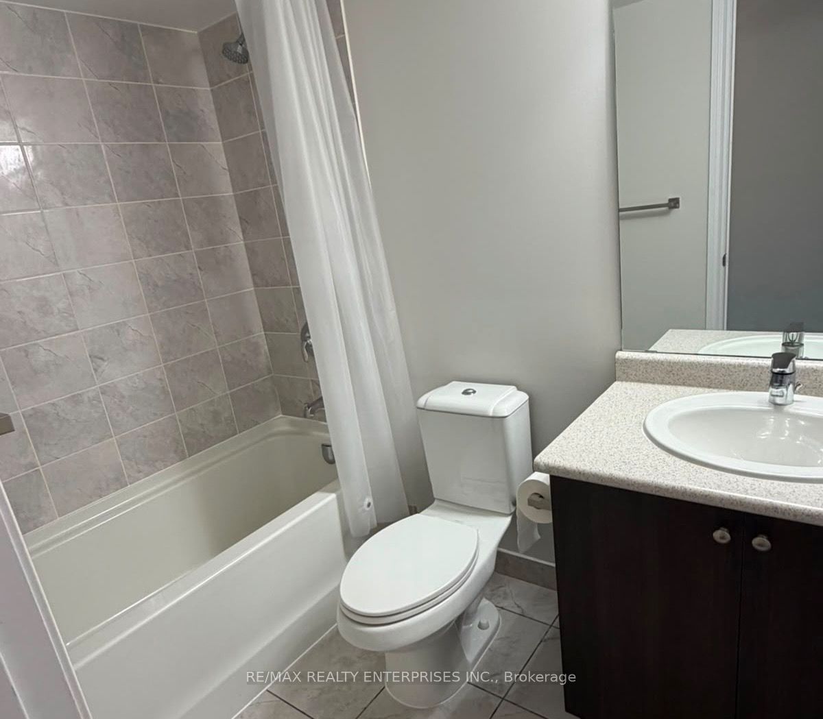 716 Main Street E 502 Property Photo 9