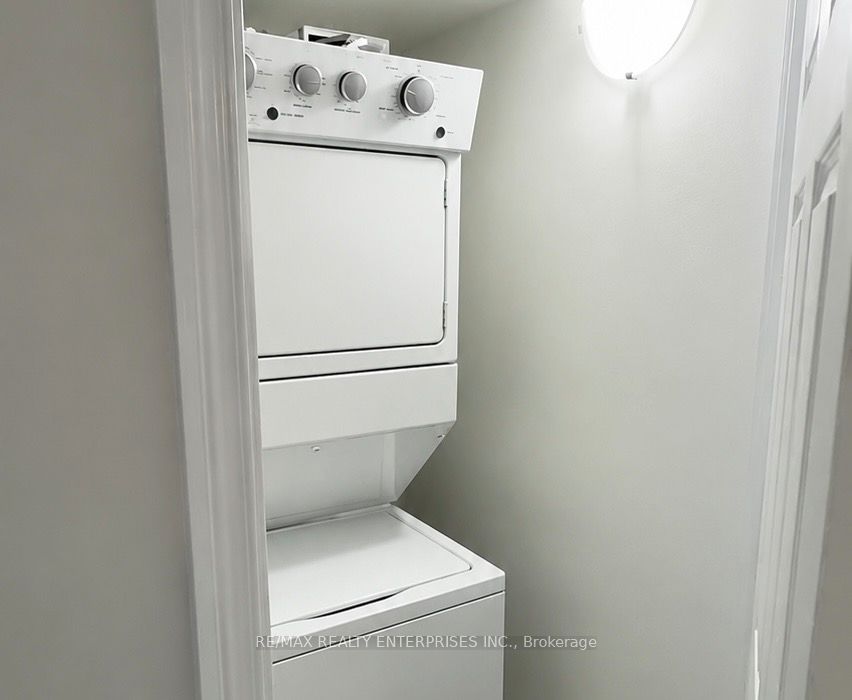 716 Main Street E 502 Property Photo 10
