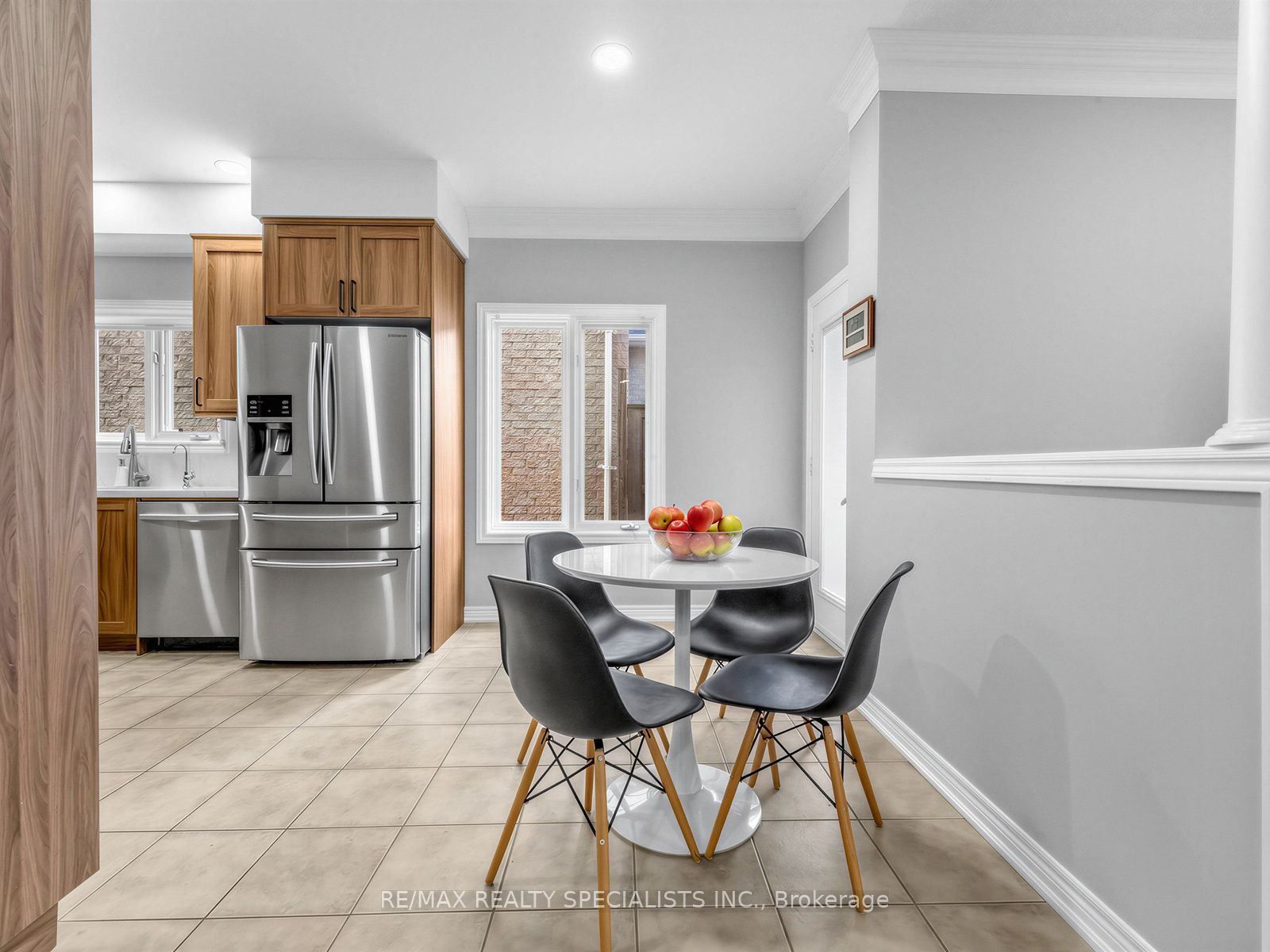 491 Willmott Crescent Property Photo 11