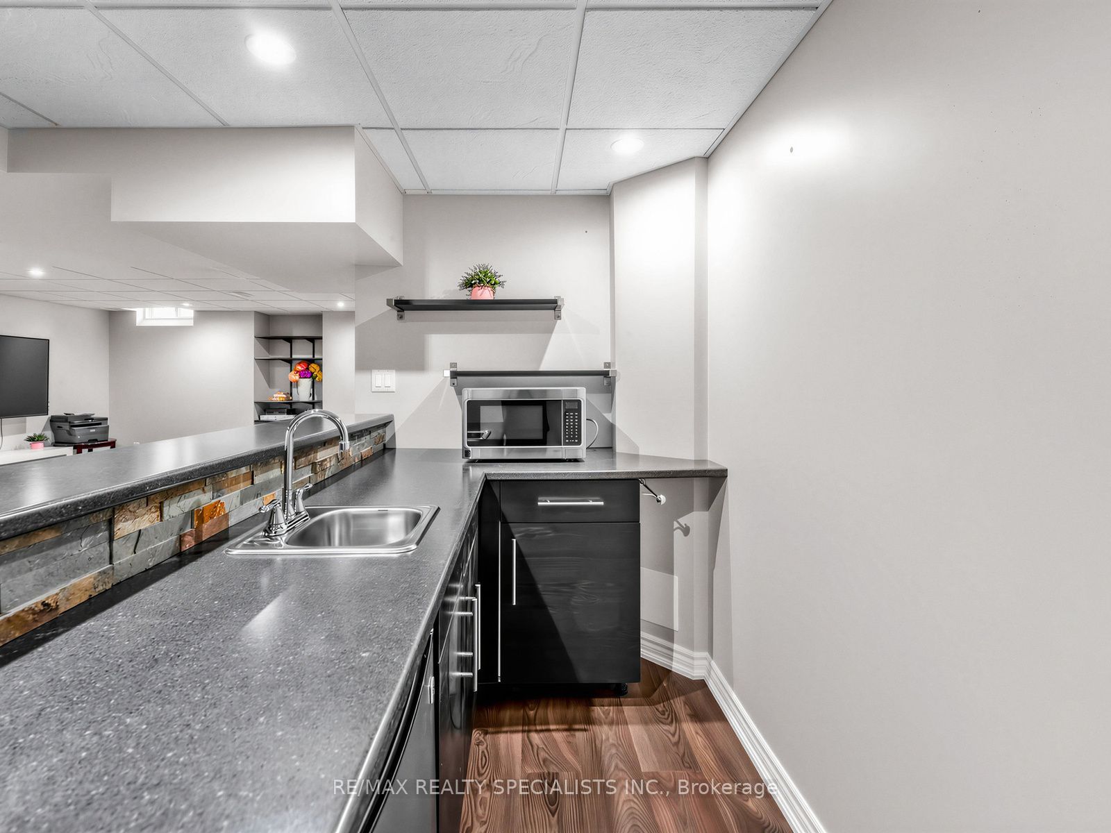 491 Willmott Crescent Property Photo 28