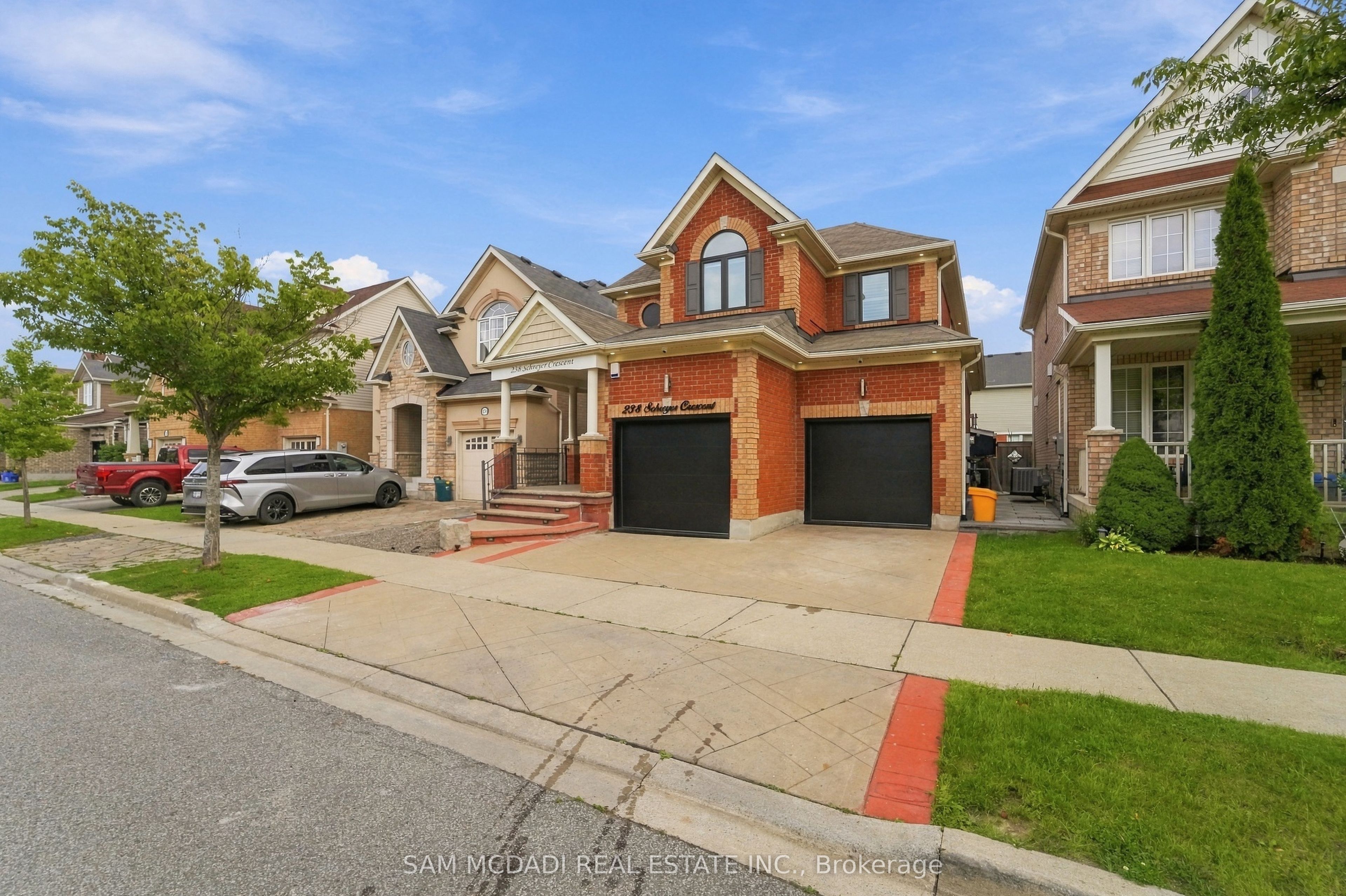 238 Schreyer Crescent Property Photo 3