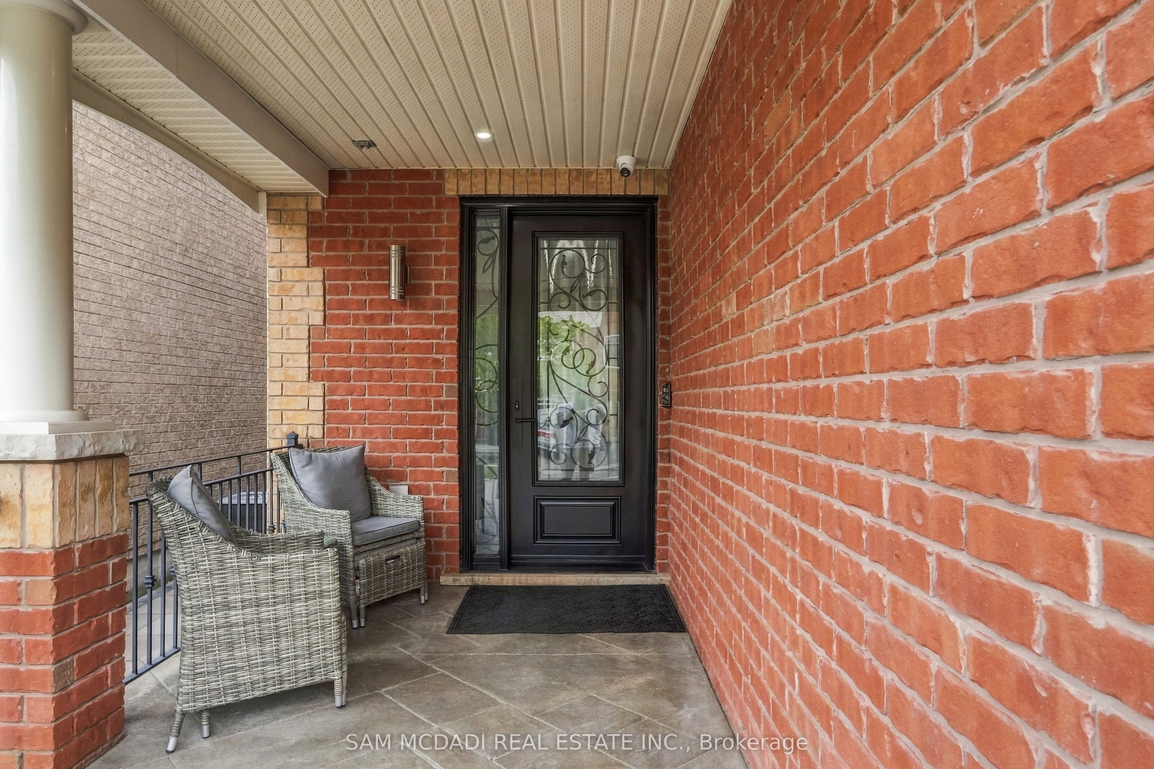 238 Schreyer Crescent Property Photo 4