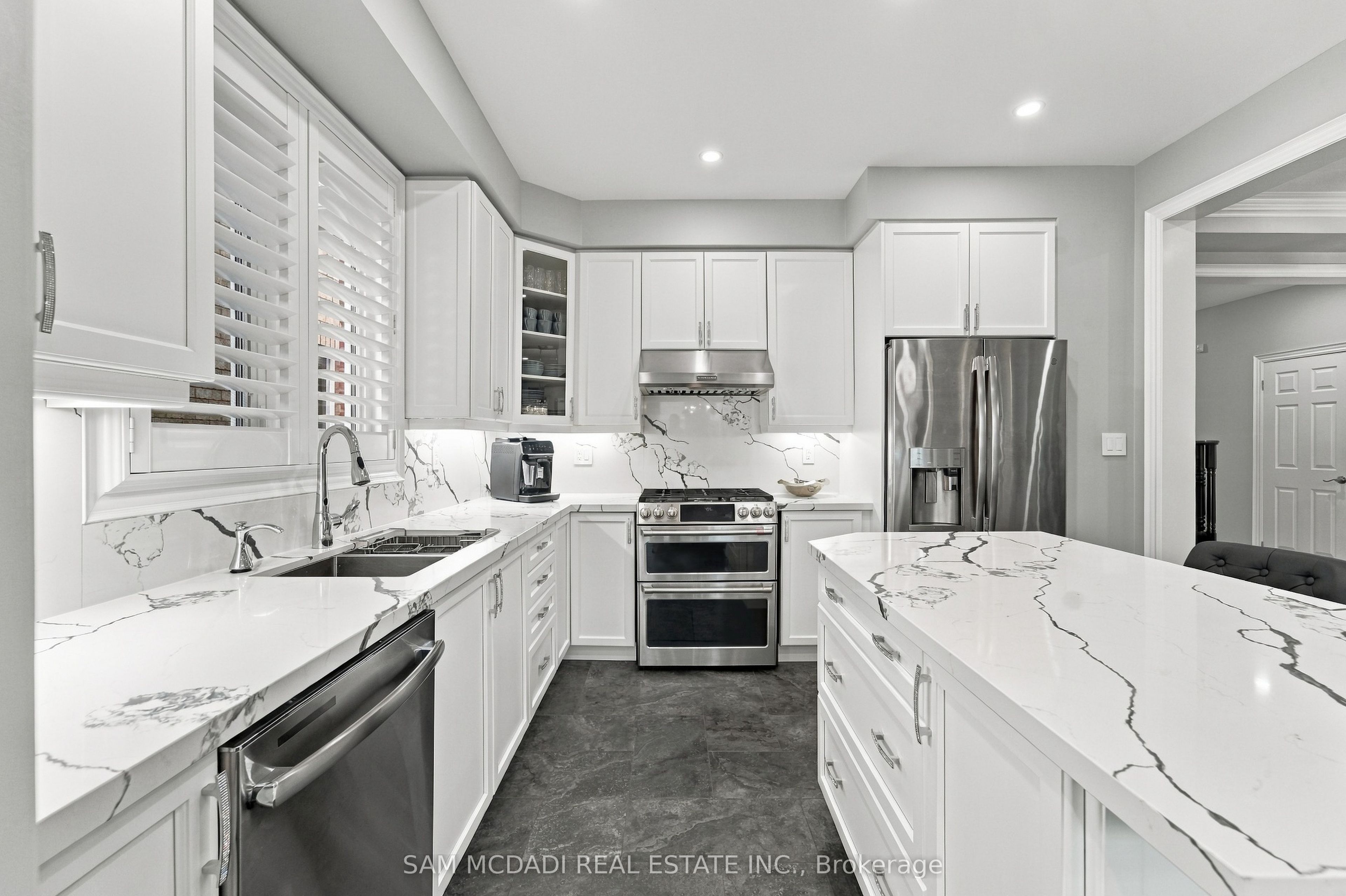 238 Schreyer Crescent Property Photo 14