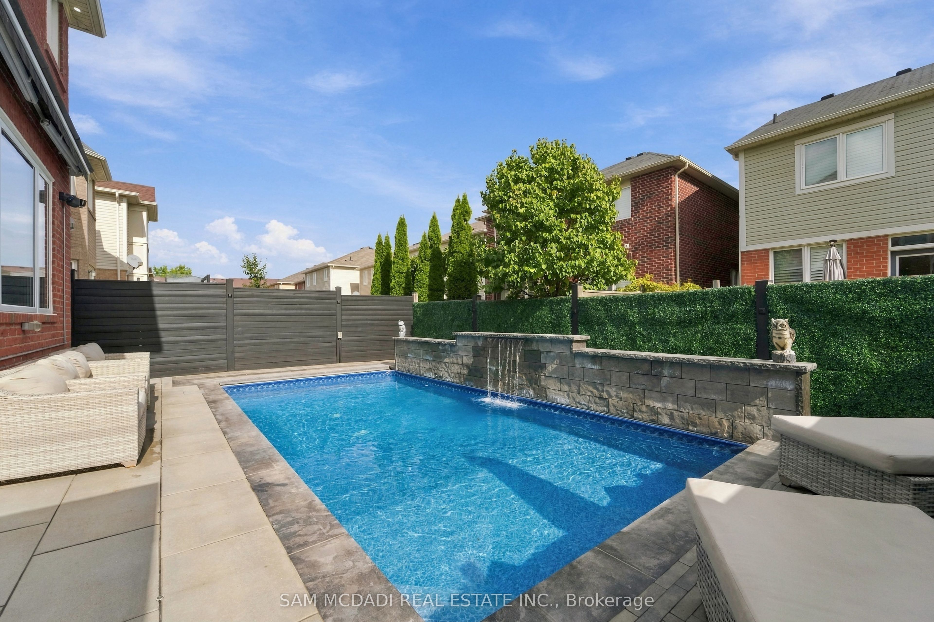 238 Schreyer Crescent Property Photo 41