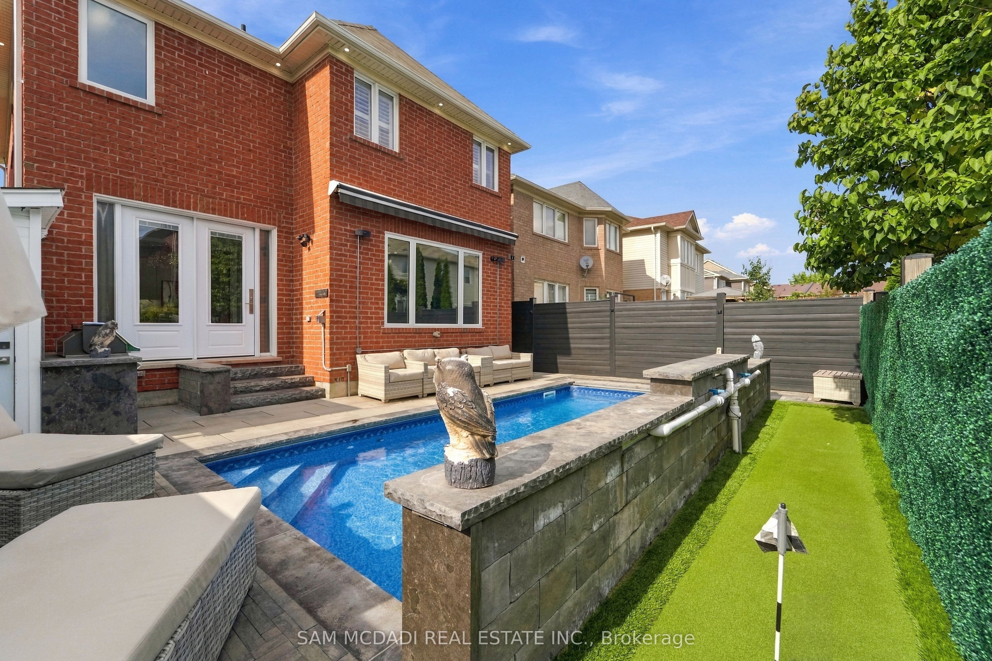238 Schreyer Crescent Property Photo 42