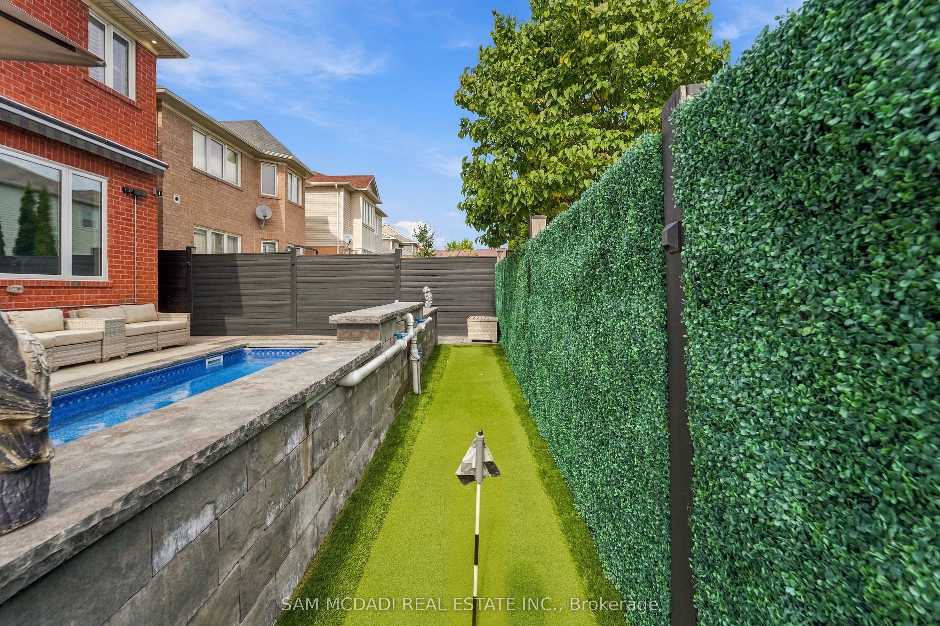 238 Schreyer Crescent Property Photo 43