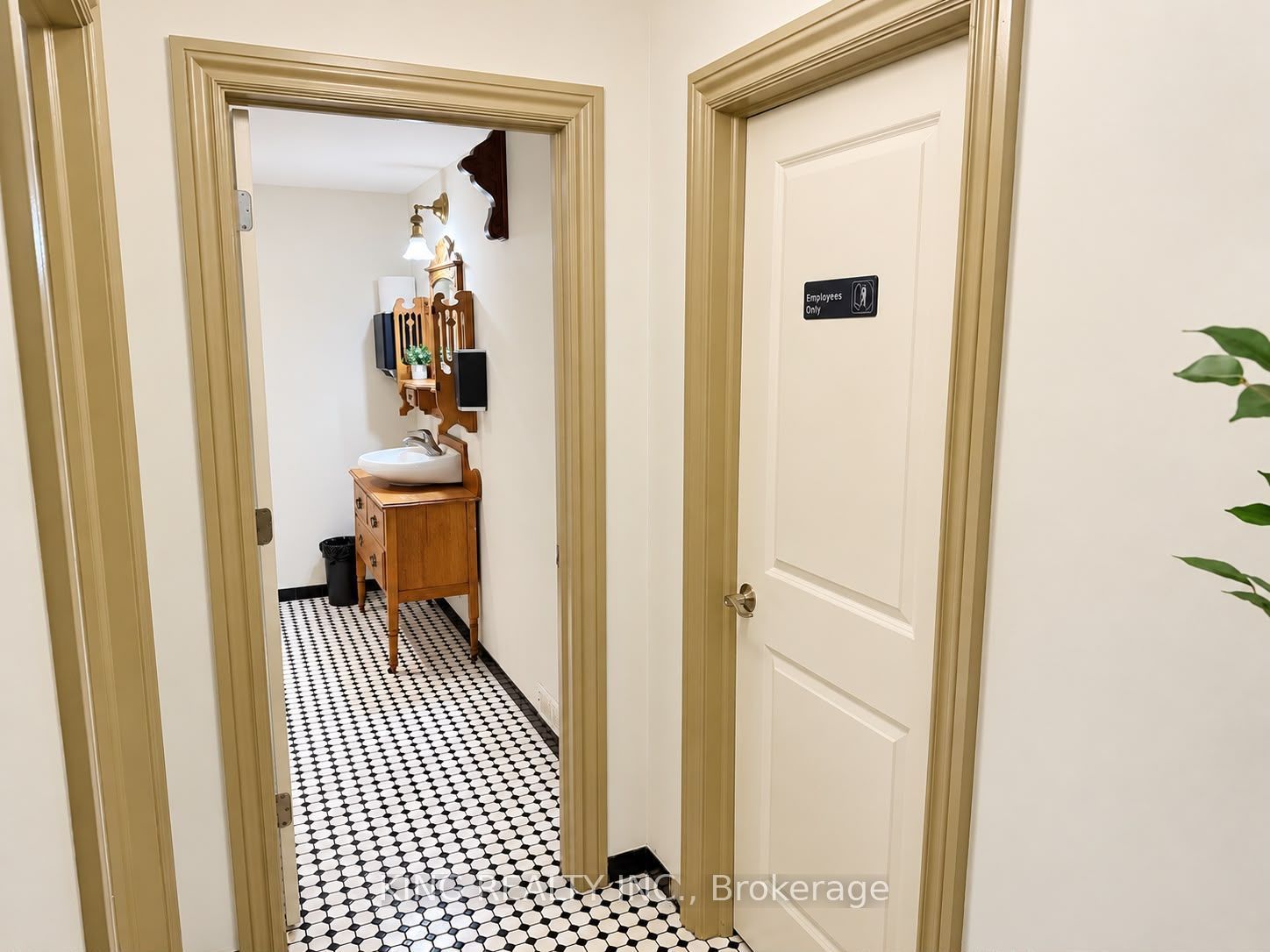 133 Jefferson Avenue Property Photo 33