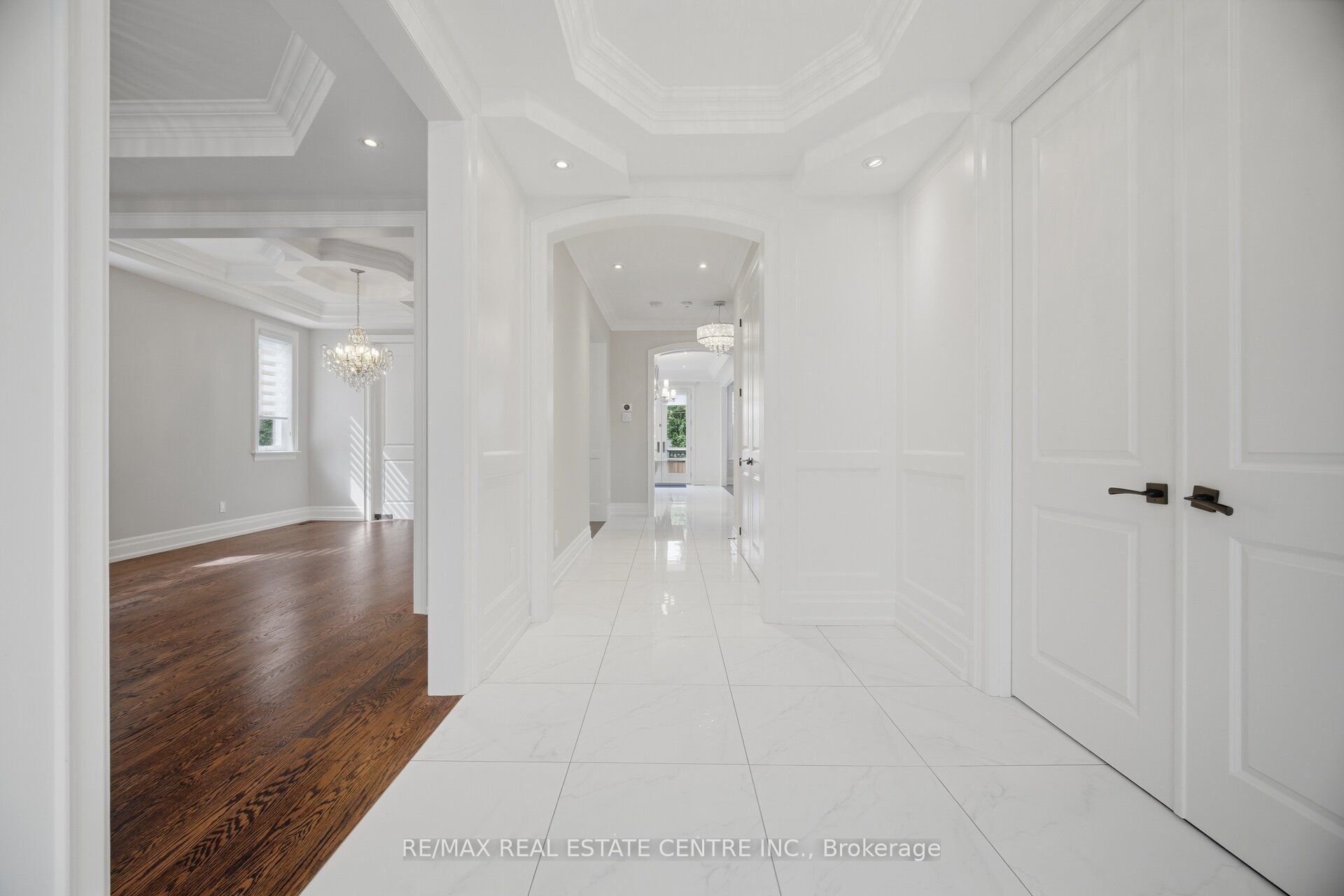 1496 Mansfield Drive Property Photo 4
