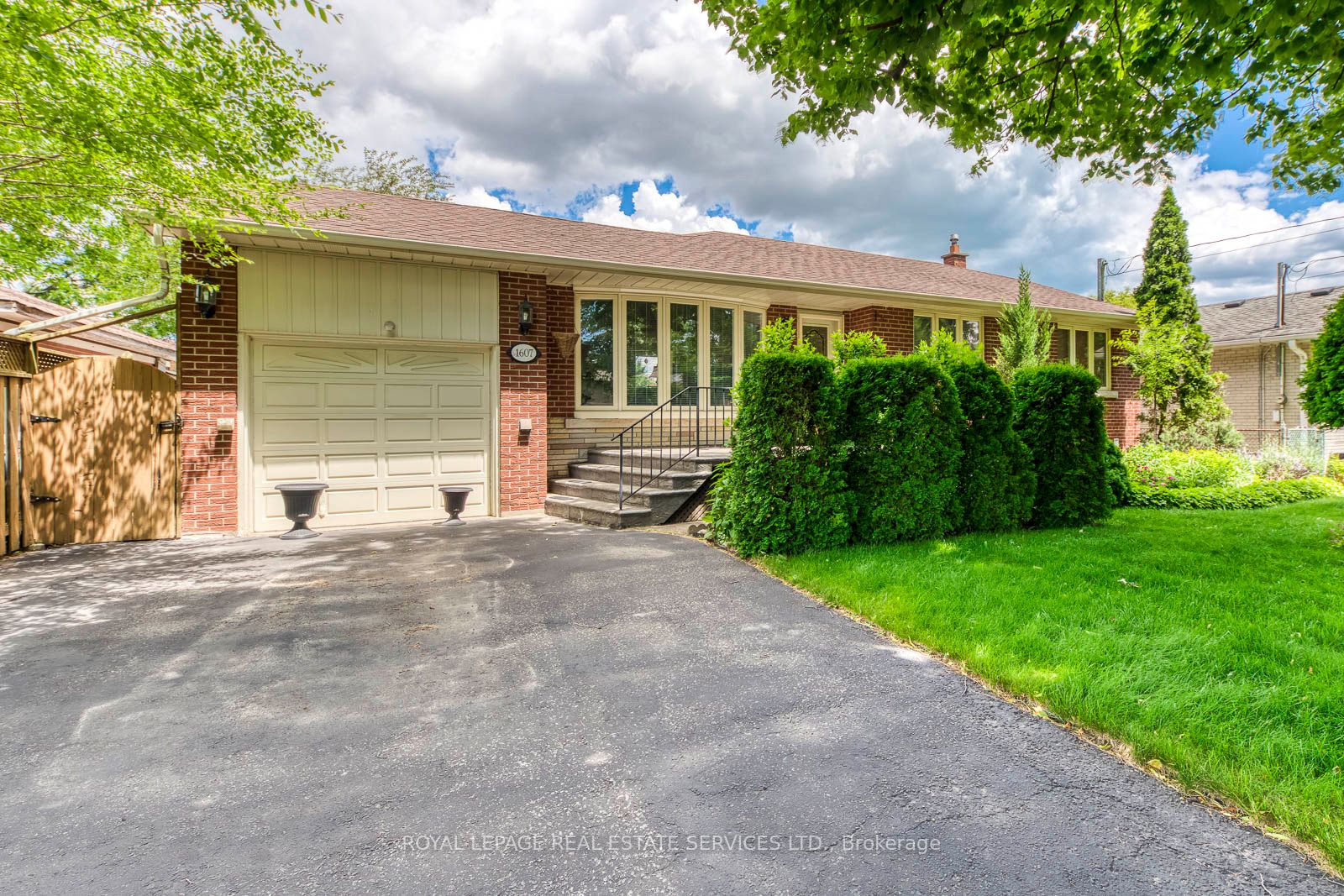 1607 Ewald Road Property Photo 2
