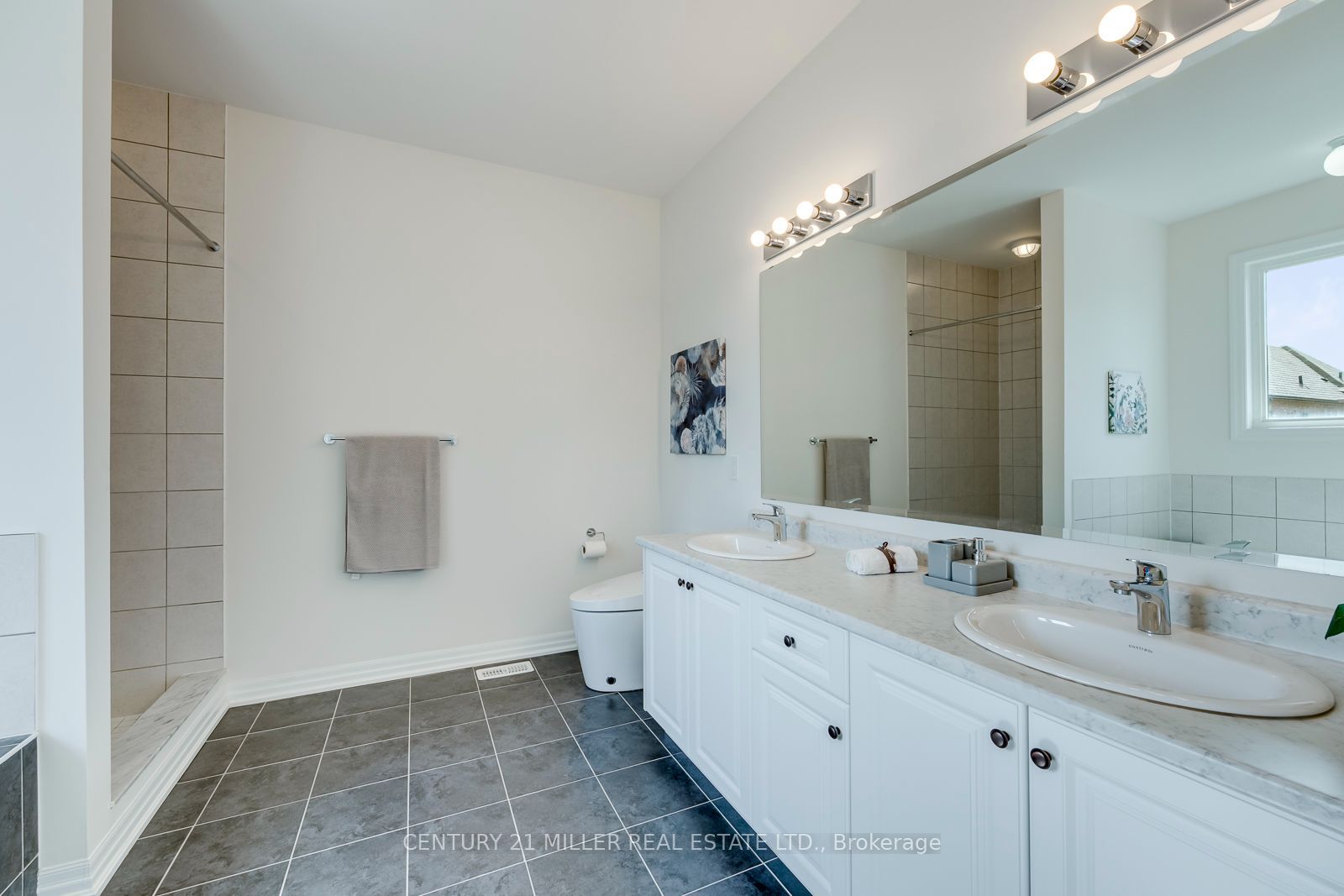 82 Merlin Street Property Photo 30