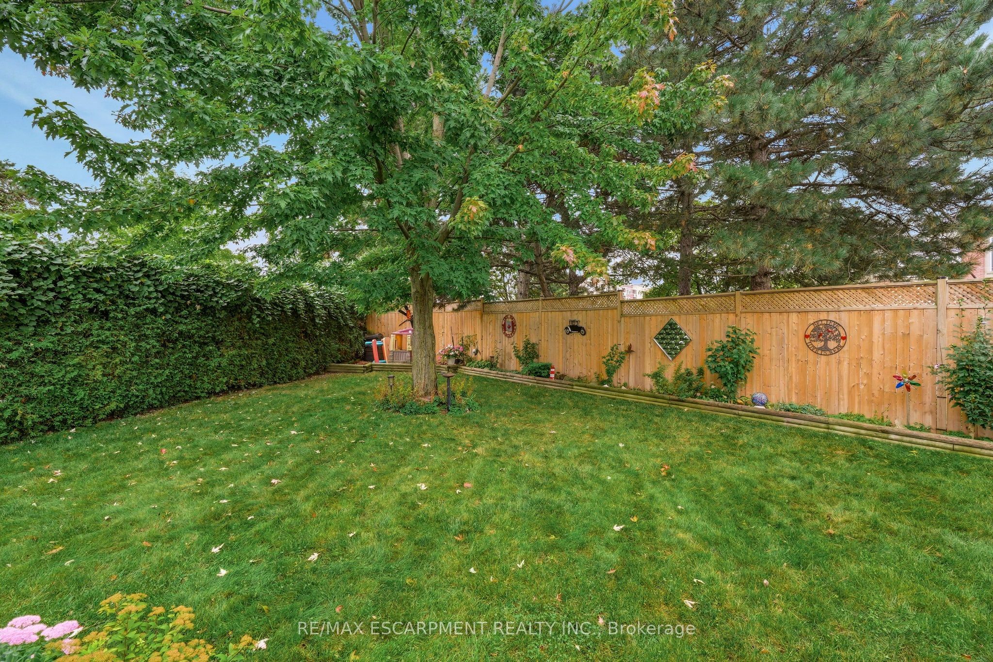 607 Clover Park Crescent Property Photo 37