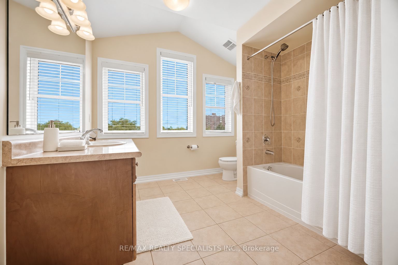 92 Hanson Crescent Property Photo 13
