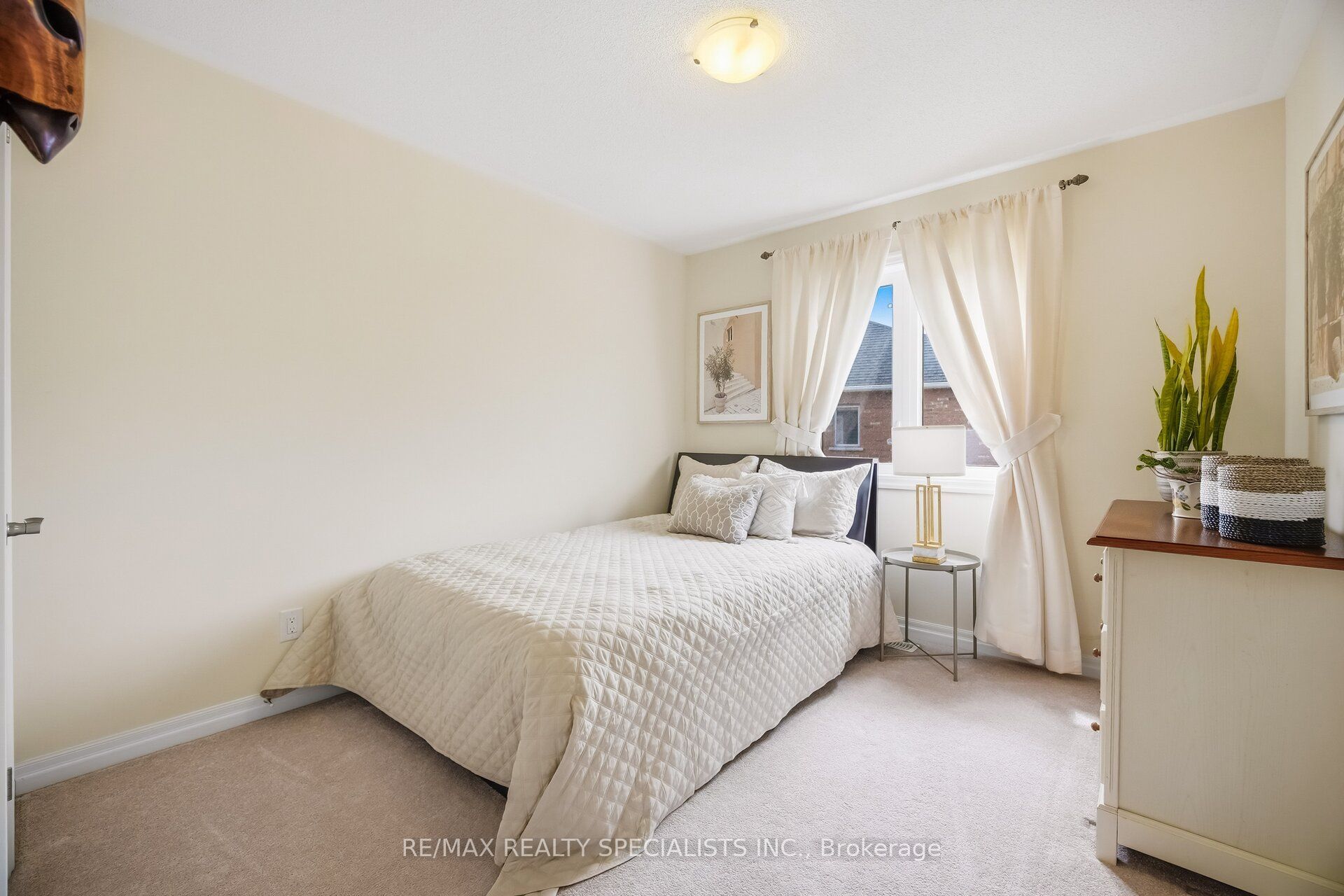92 Hanson Crescent Property Photo 16