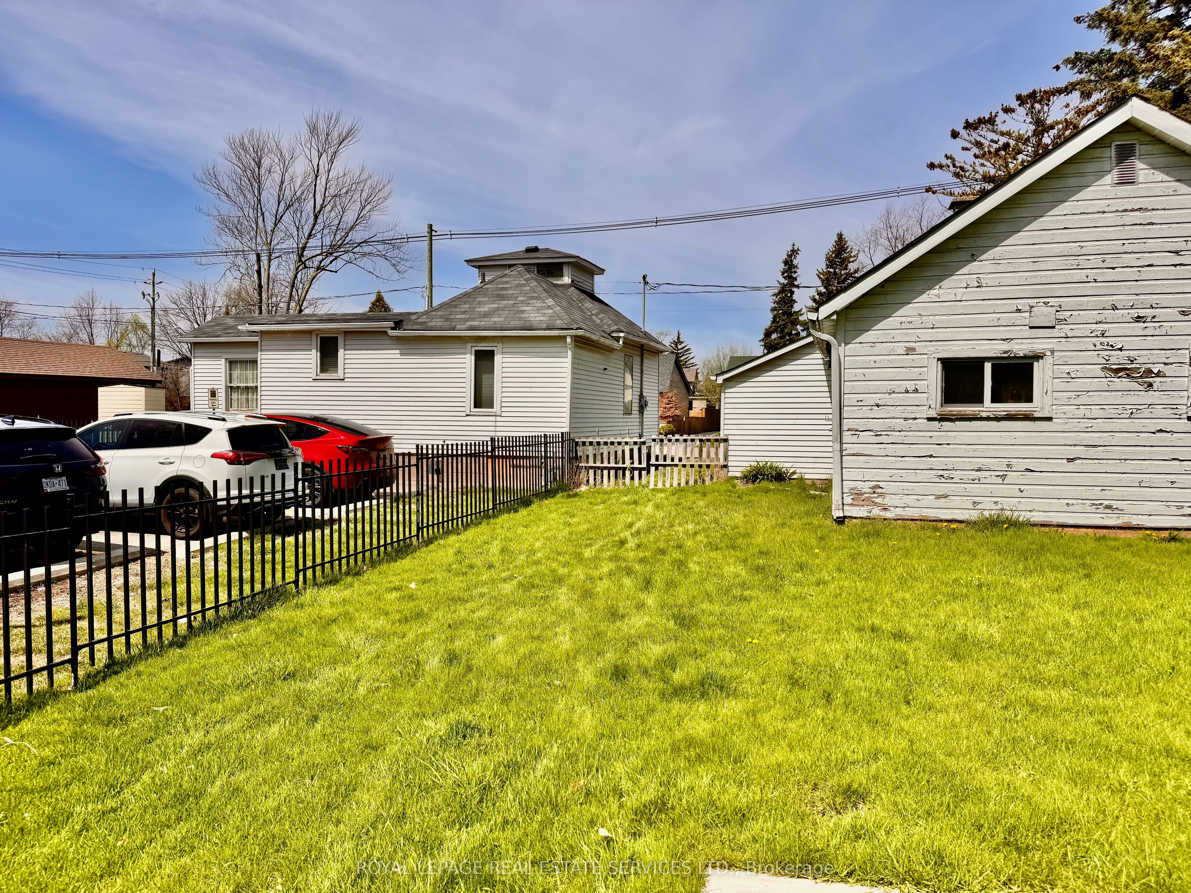 2386 Sovereign Street Property Photo 4