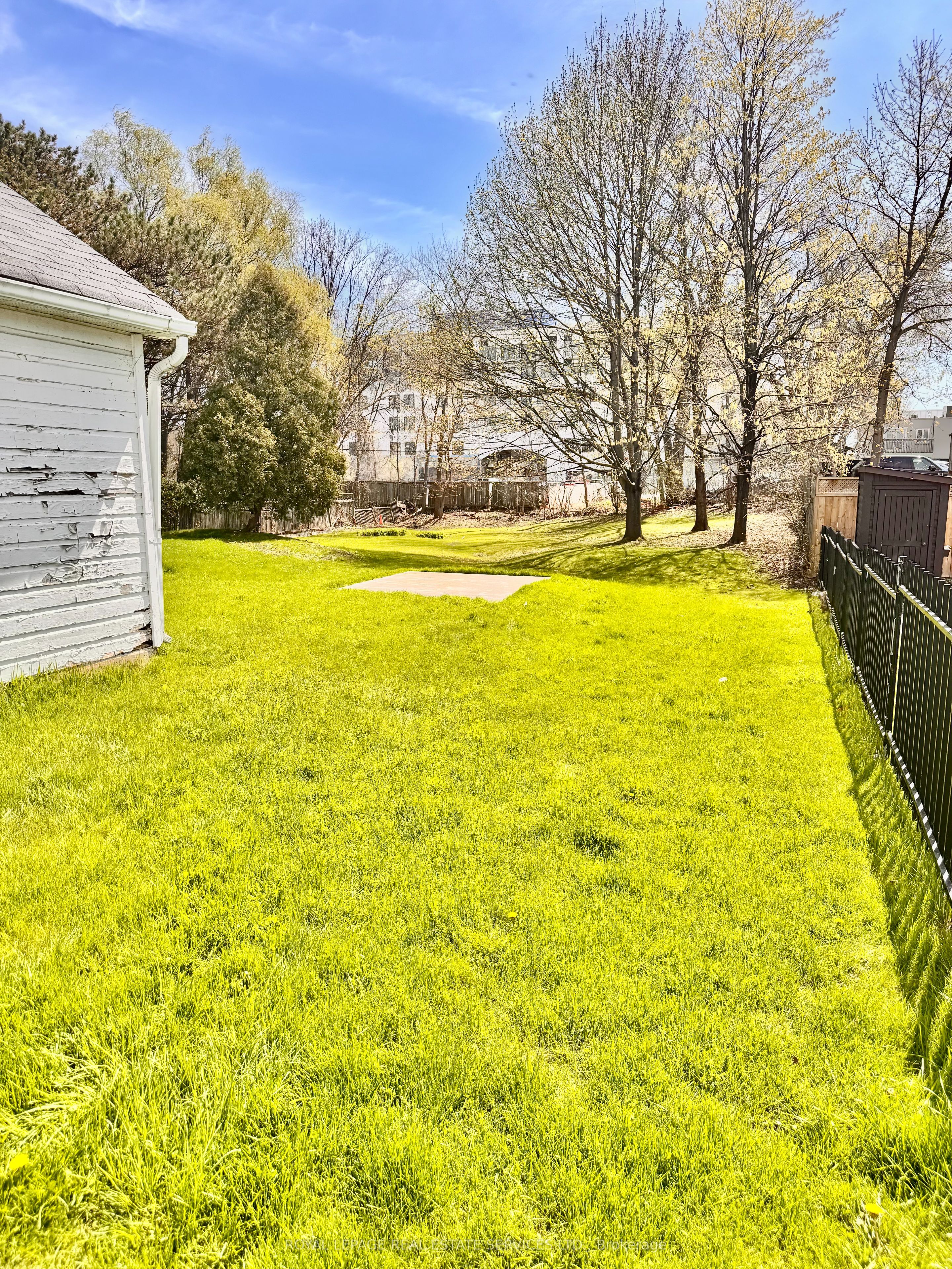 2386 Sovereign Street Property Photo 9