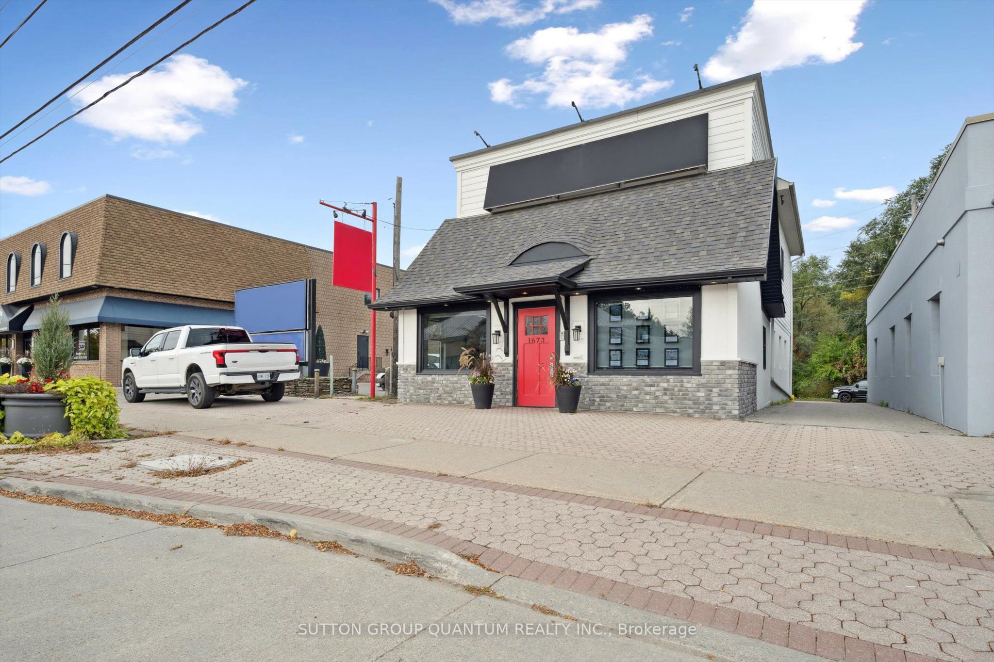 1673 Lakeshore Road W Property Photo 2