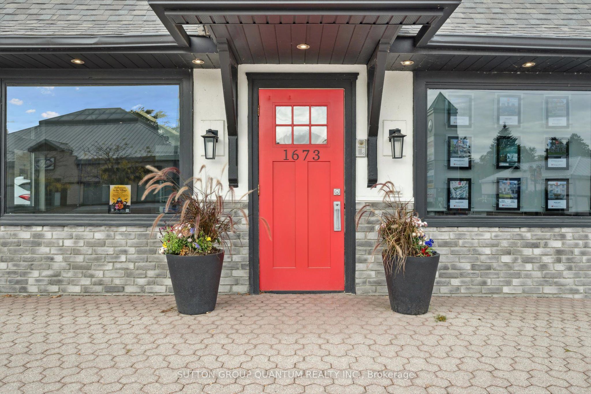 1673 Lakeshore Road W Property Photo 3