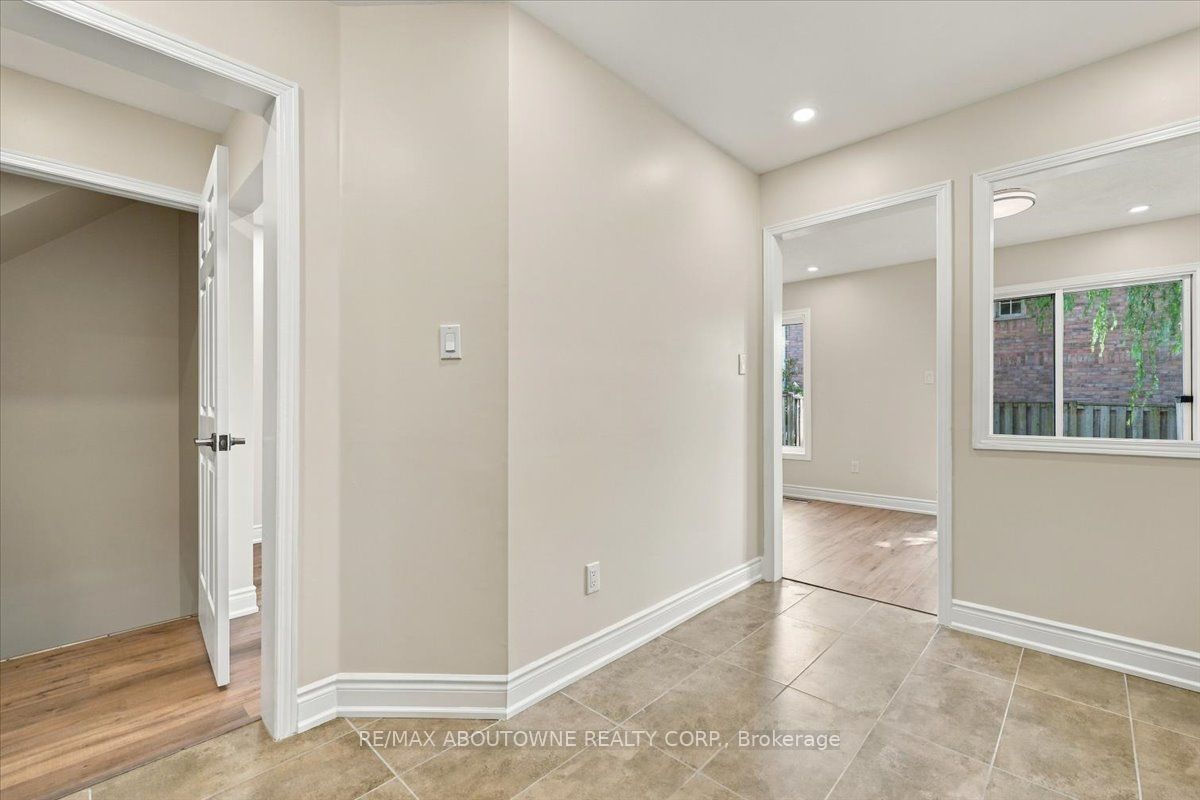 1194 Treetop Terrace Property Photo 12