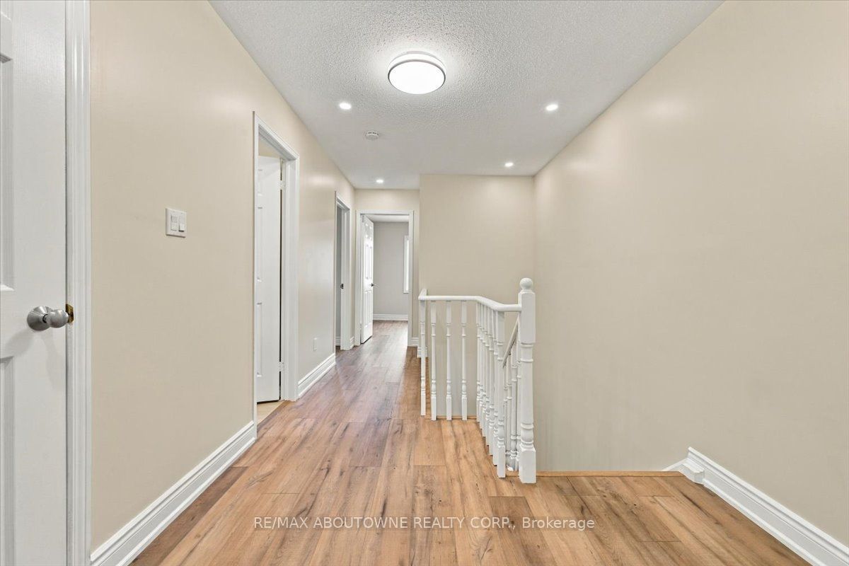1194 Treetop Terrace Property Photo 21