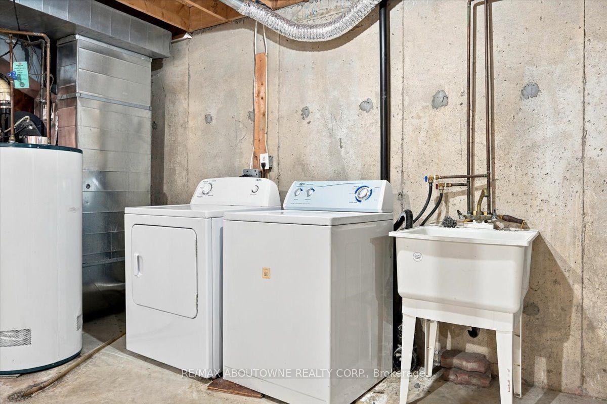 1194 Treetop Terrace Property Photo 30