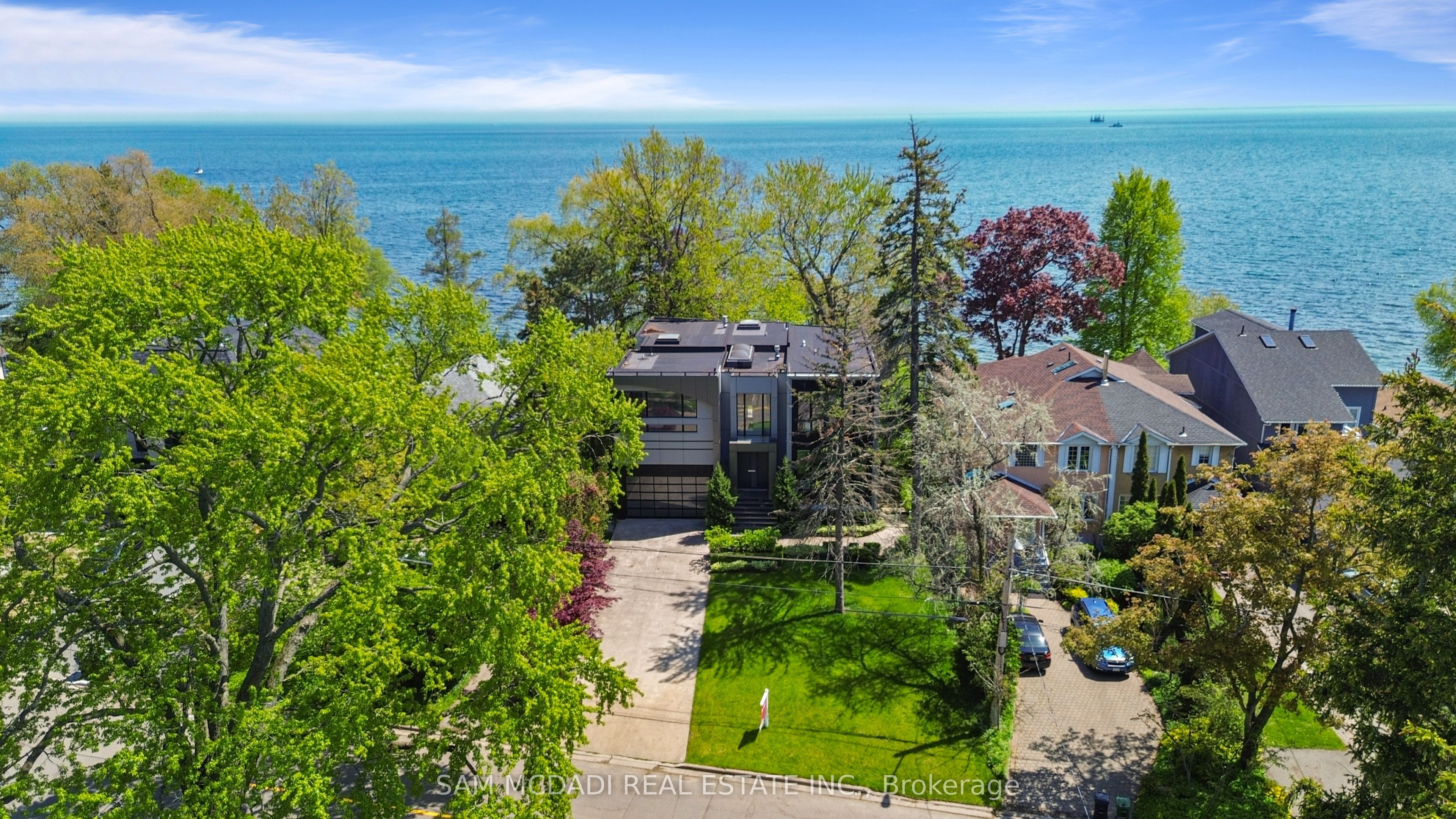 67 Lake Promenade