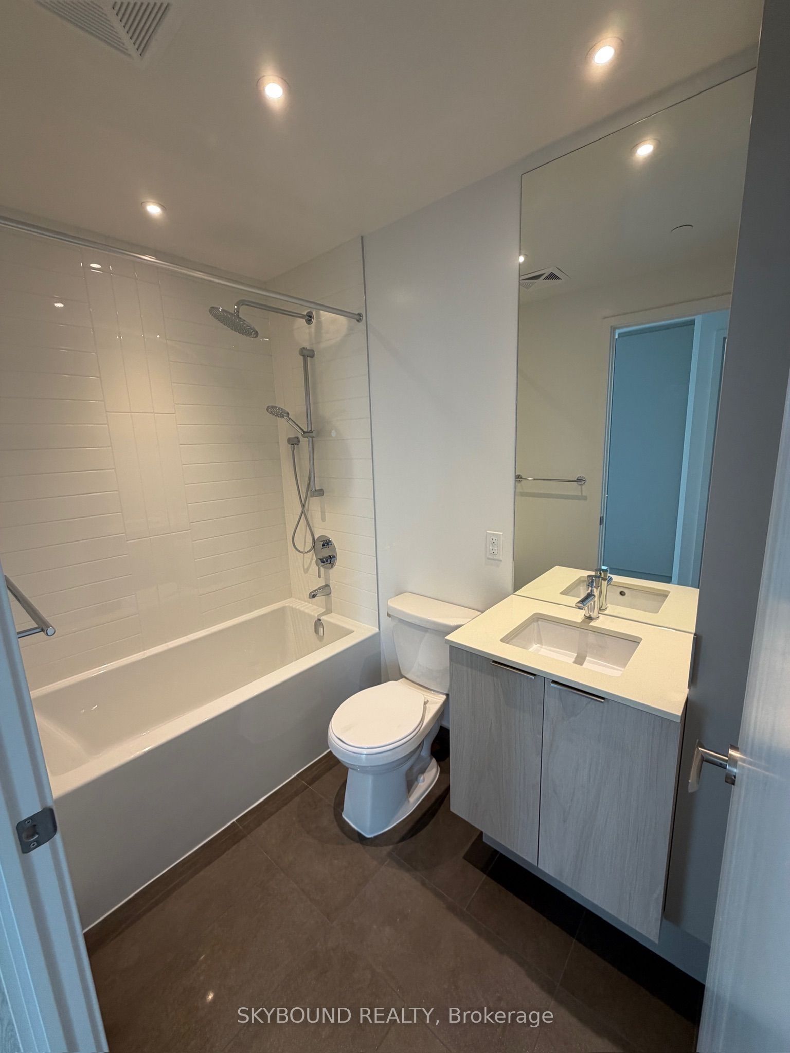 448 Burnhamthorpe Road W 2902 Property Photo 13