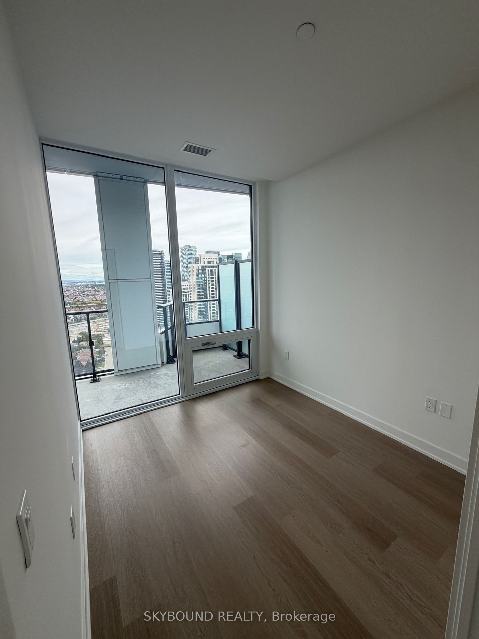 448 Burnhamthorpe Road W 2902 Property Photo 15