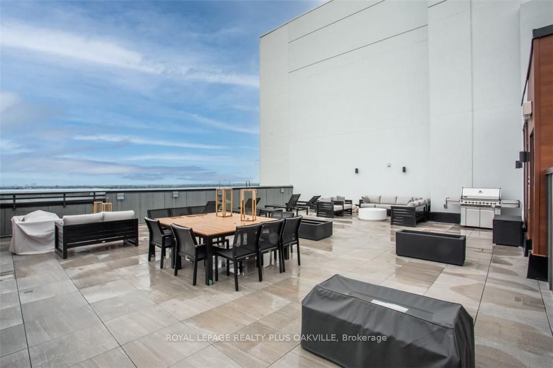 95 Dundas Street W 306 Property Photo 3